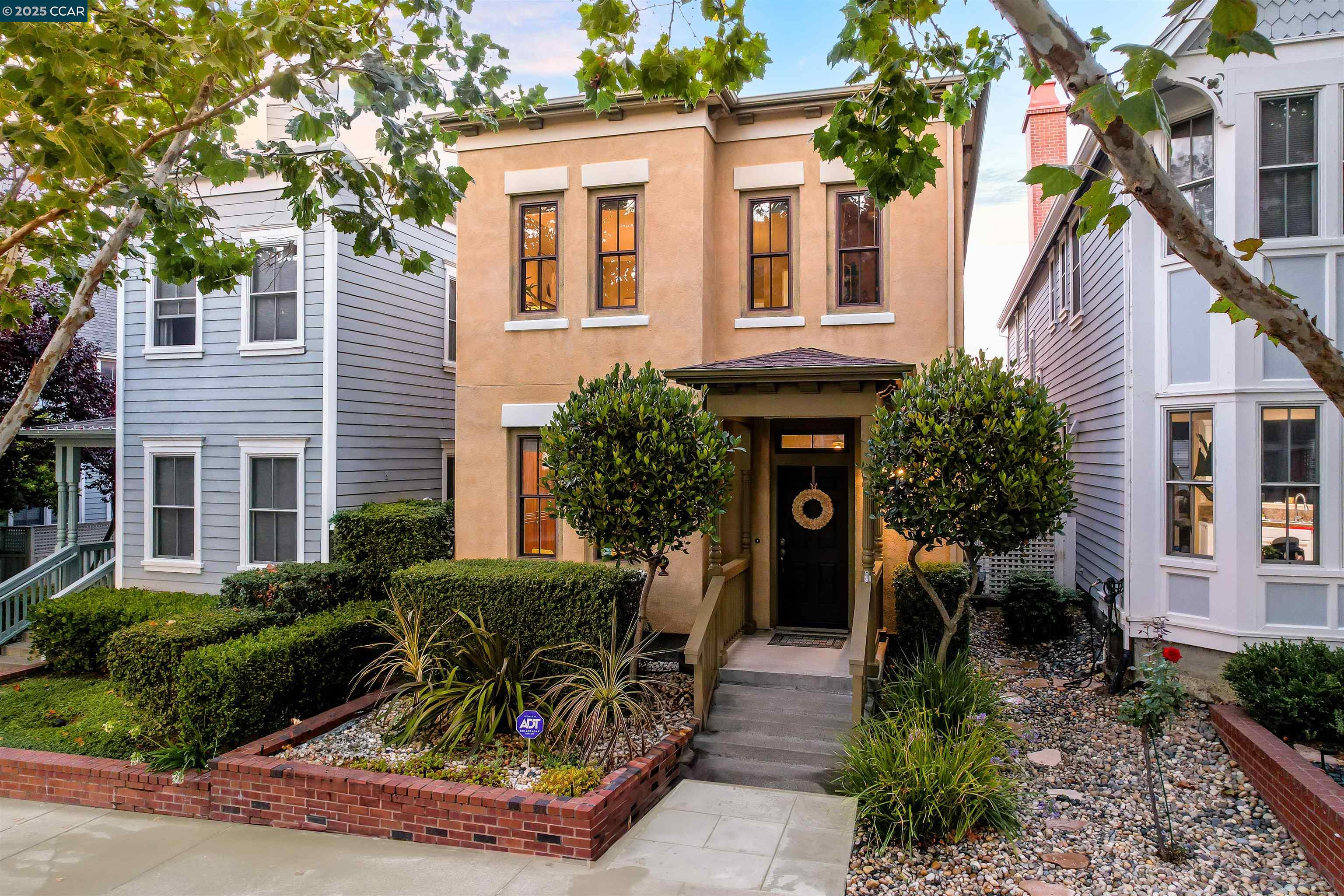Detail Gallery Image 6 of 60 For 2165 Railroad Ave, Hercules,  CA 94547 - 4 Beds | 2/1 Baths