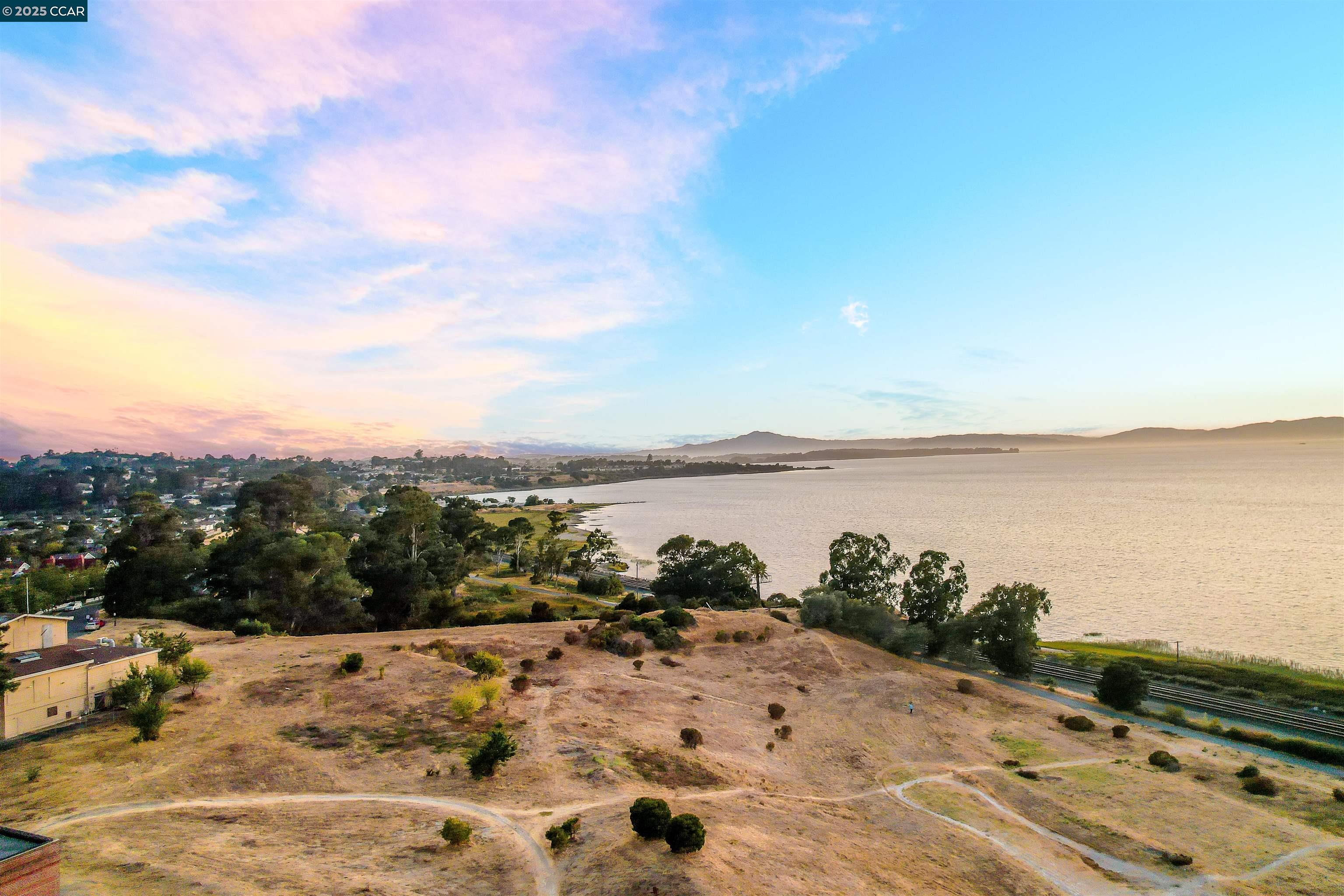 Detail Gallery Image 55 of 60 For 2165 Railroad Ave, Hercules,  CA 94547 - 4 Beds | 2/1 Baths