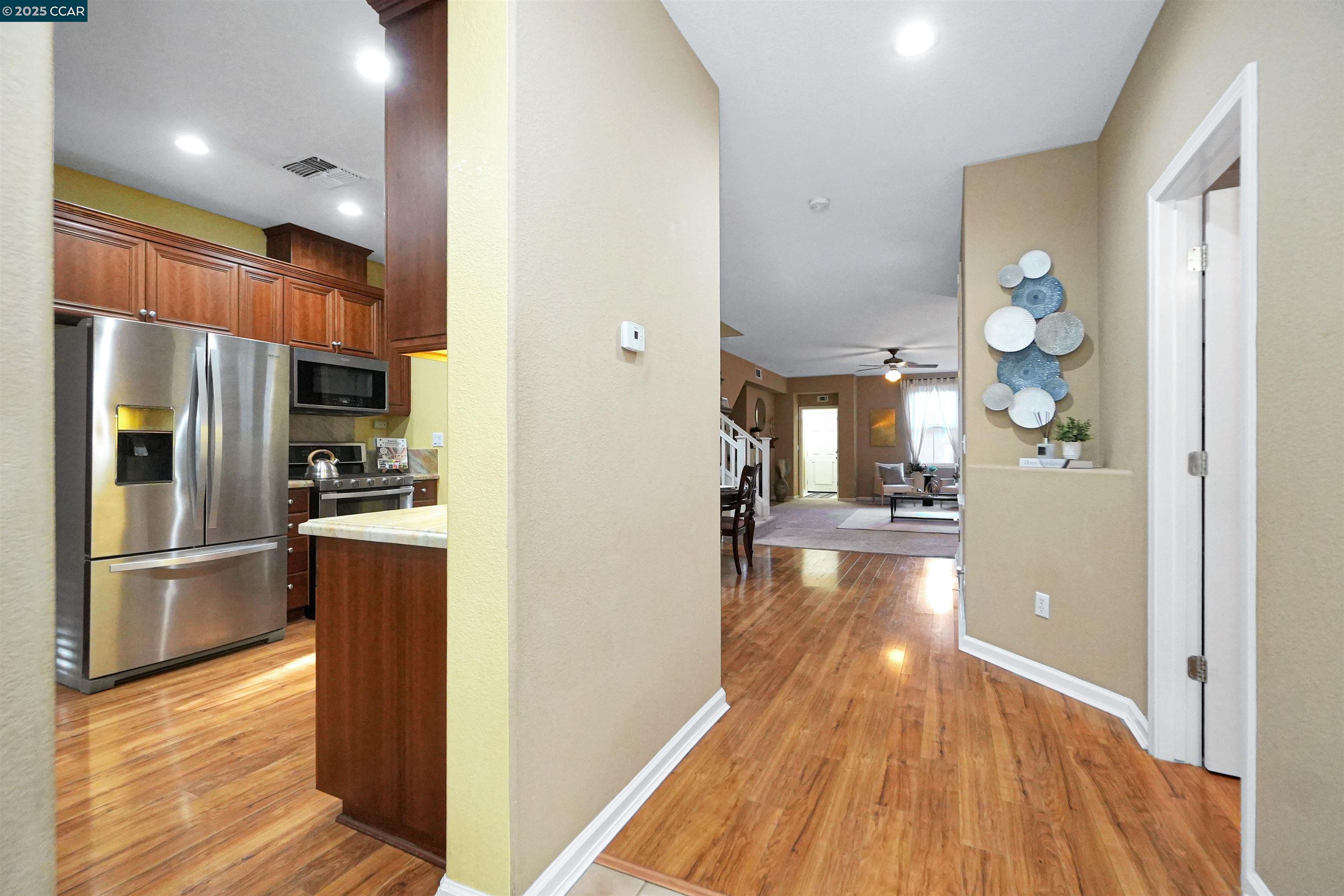 Detail Gallery Image 10 of 60 For 2165 Railroad Ave, Hercules,  CA 94547 - 4 Beds | 2/1 Baths