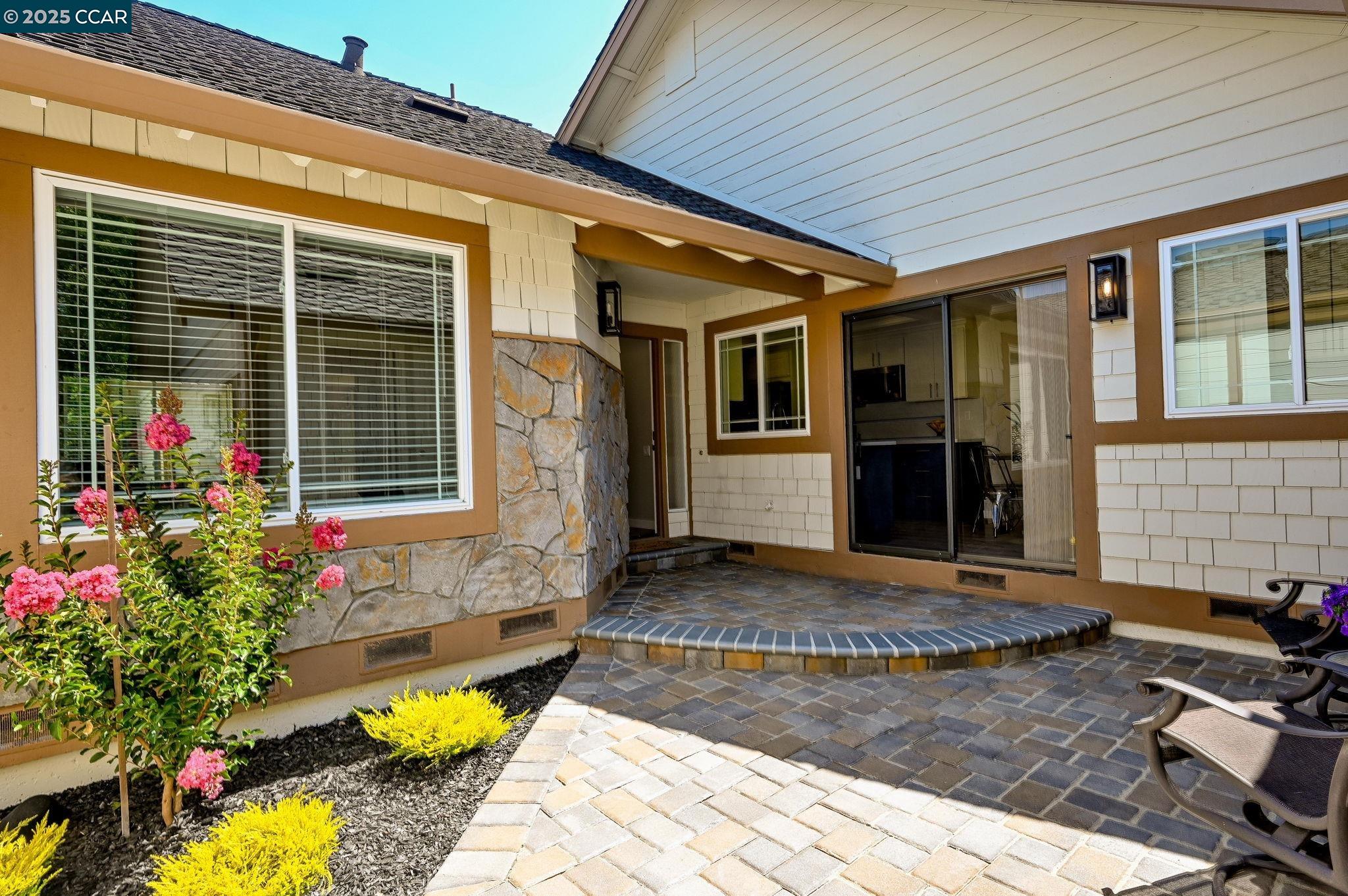 Detail Gallery Image 4 of 47 For 574 Silver Lake Dr, Danville,  CA 94526 - 2 Beds | 2 Baths