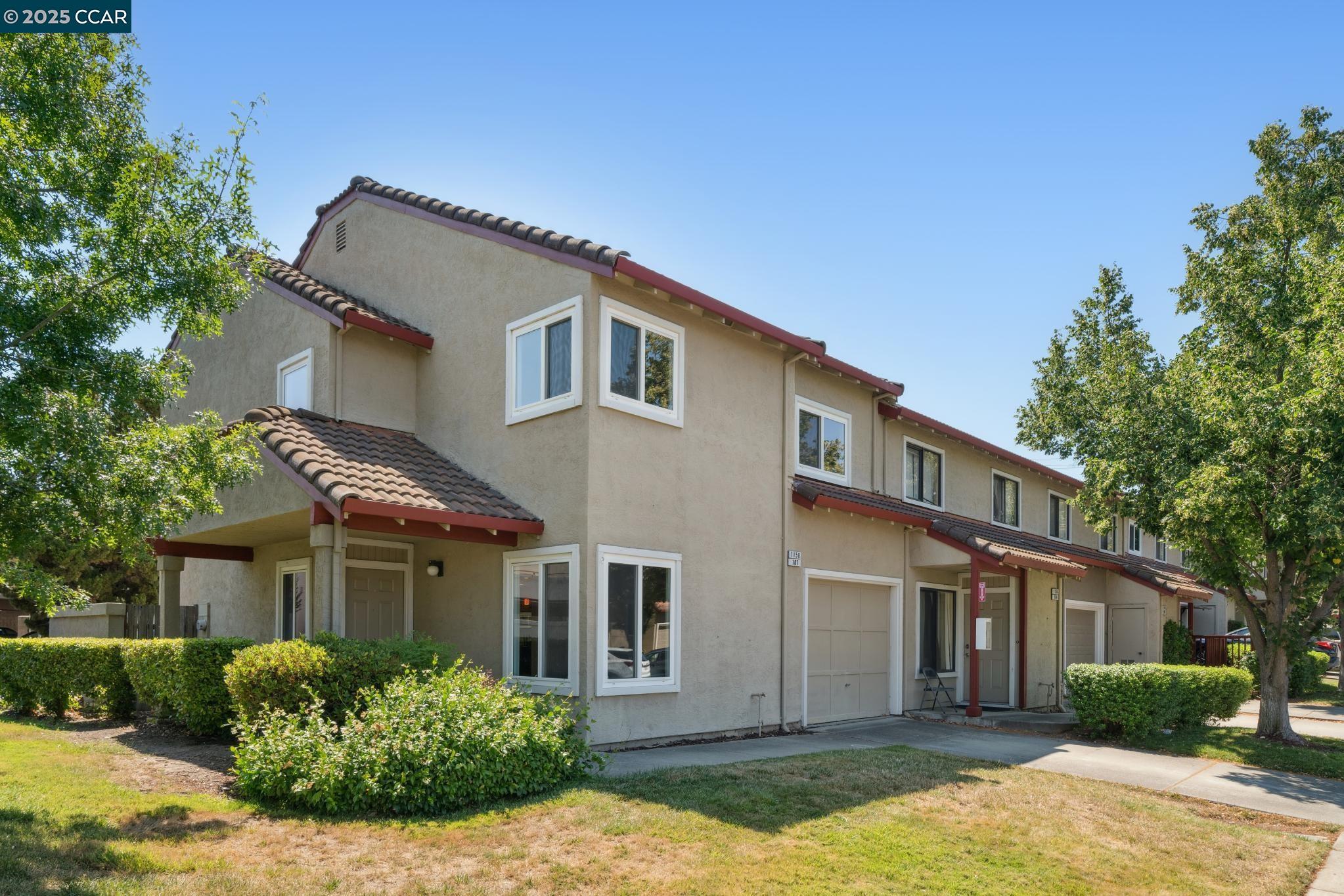 Detail Gallery Image 1 of 37 For 1158 Saint Matthew Pl #107,  Concord,  CA 94518 - 3 Beds | 2/1 Baths