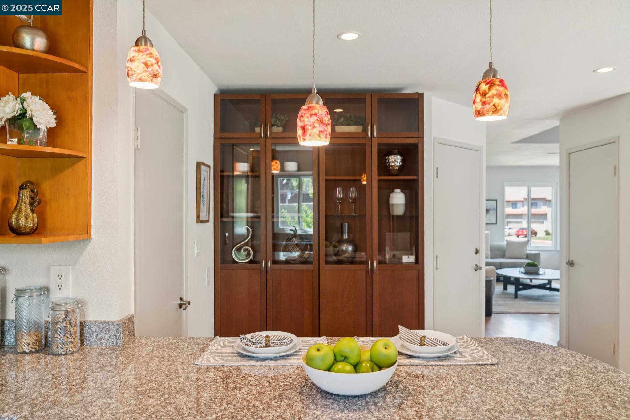 Detail Gallery Image 11 of 37 For 1158 Saint Matthew Pl #107,  Concord,  CA 94518 - 3 Beds | 2/1 Baths