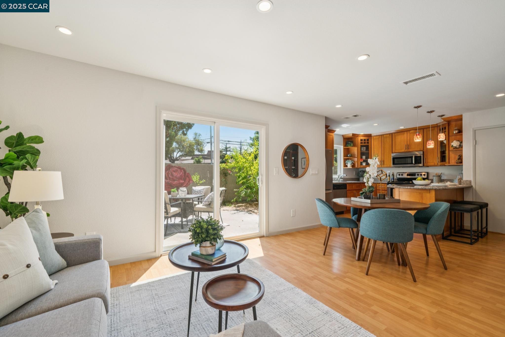 Detail Gallery Image 13 of 37 For 1158 Saint Matthew Pl #107,  Concord,  CA 94518 - 3 Beds | 2/1 Baths