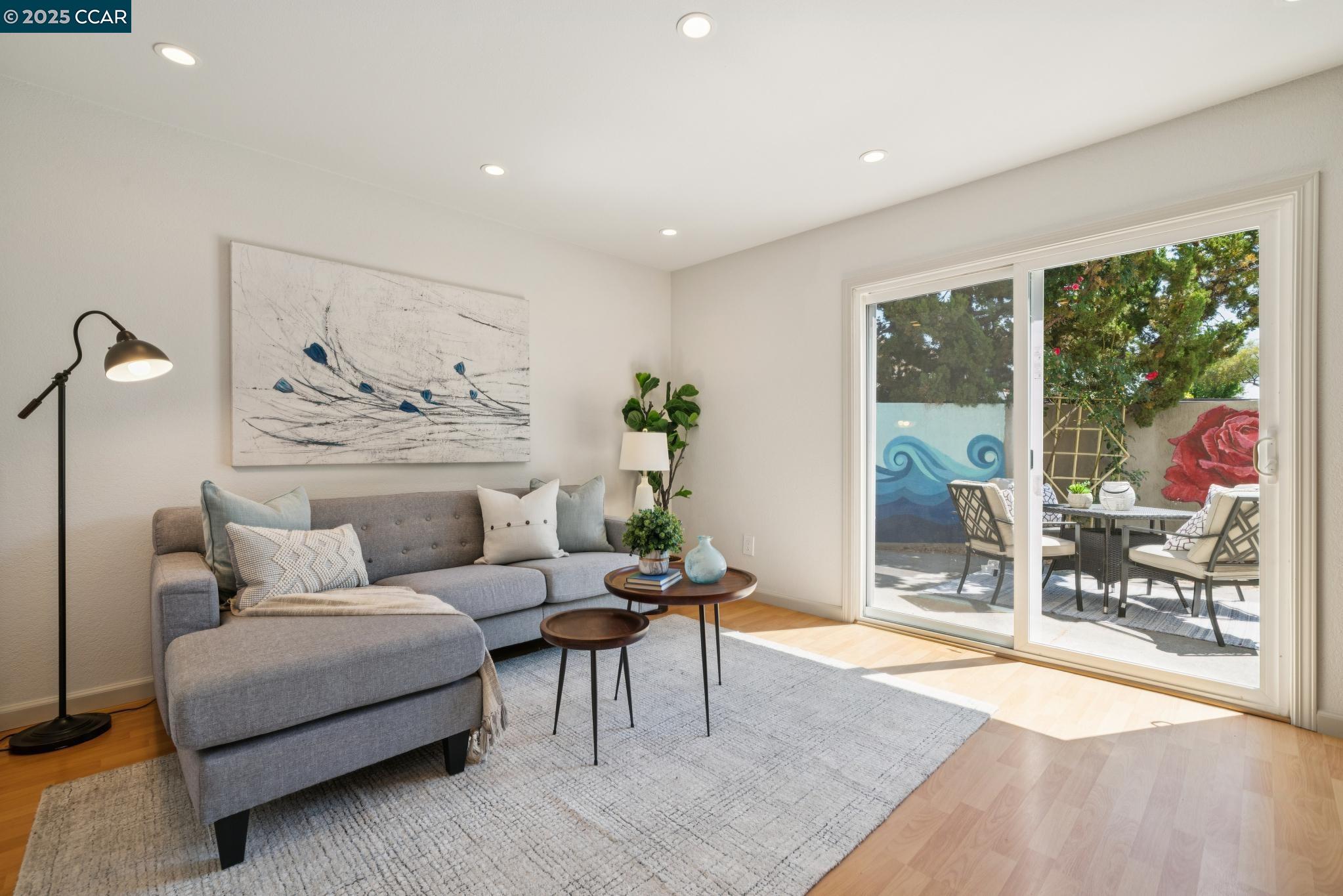 Detail Gallery Image 15 of 37 For 1158 Saint Matthew Pl #107,  Concord,  CA 94518 - 3 Beds | 2/1 Baths