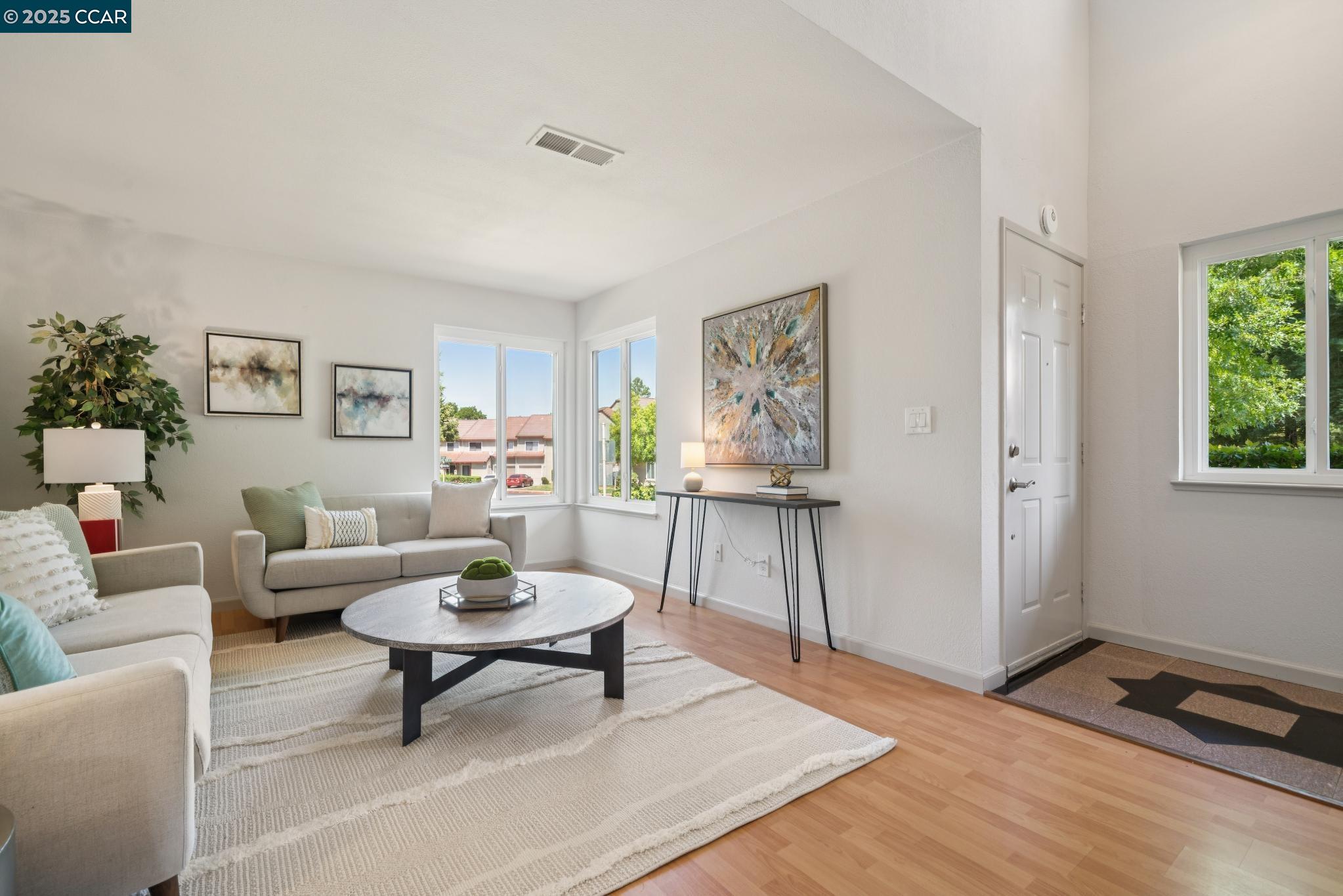 Detail Gallery Image 4 of 37 For 1158 Saint Matthew Pl #107,  Concord,  CA 94518 - 3 Beds | 2/1 Baths
