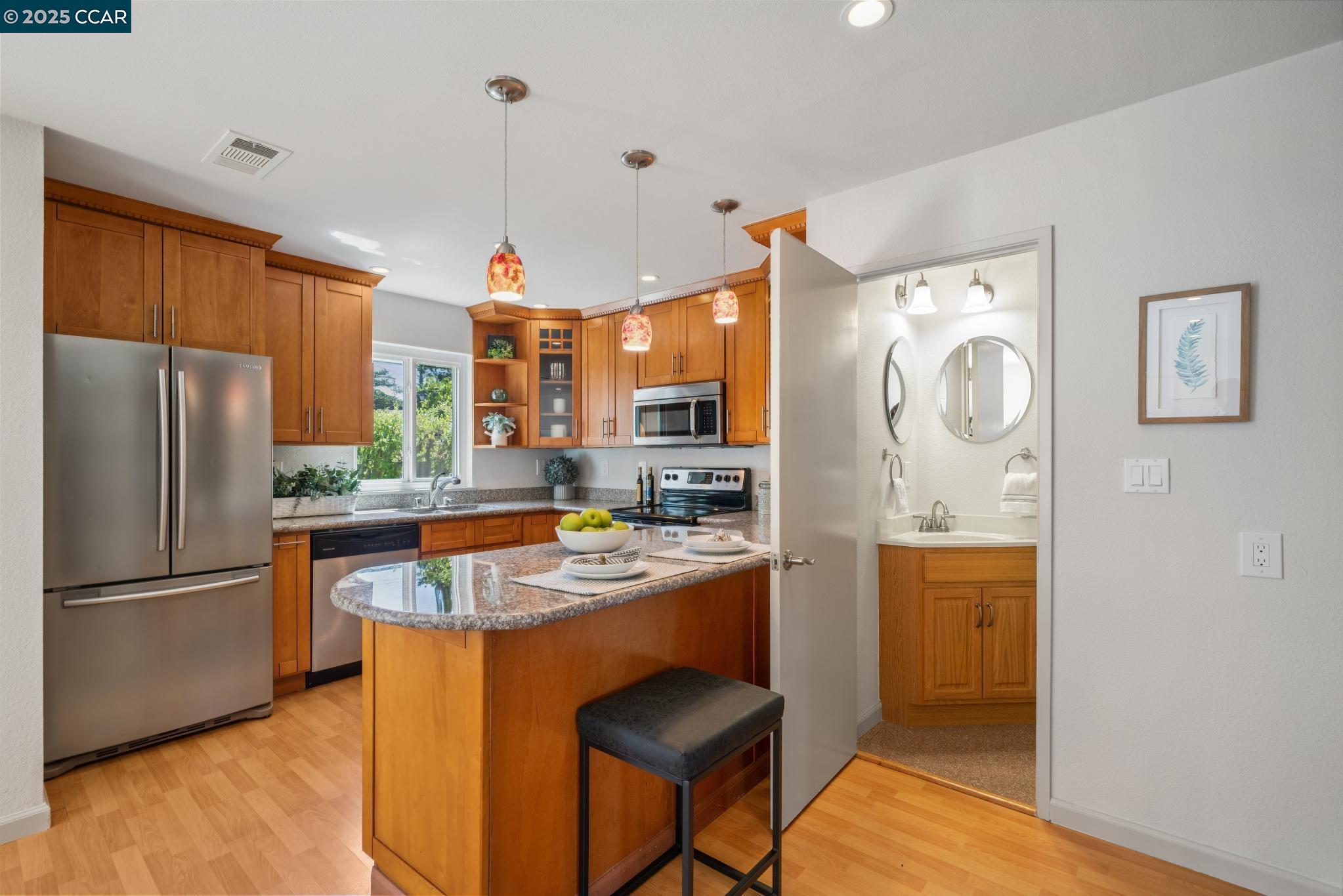 Detail Gallery Image 7 of 37 For 1158 Saint Matthew Pl #107,  Concord,  CA 94518 - 3 Beds | 2/1 Baths