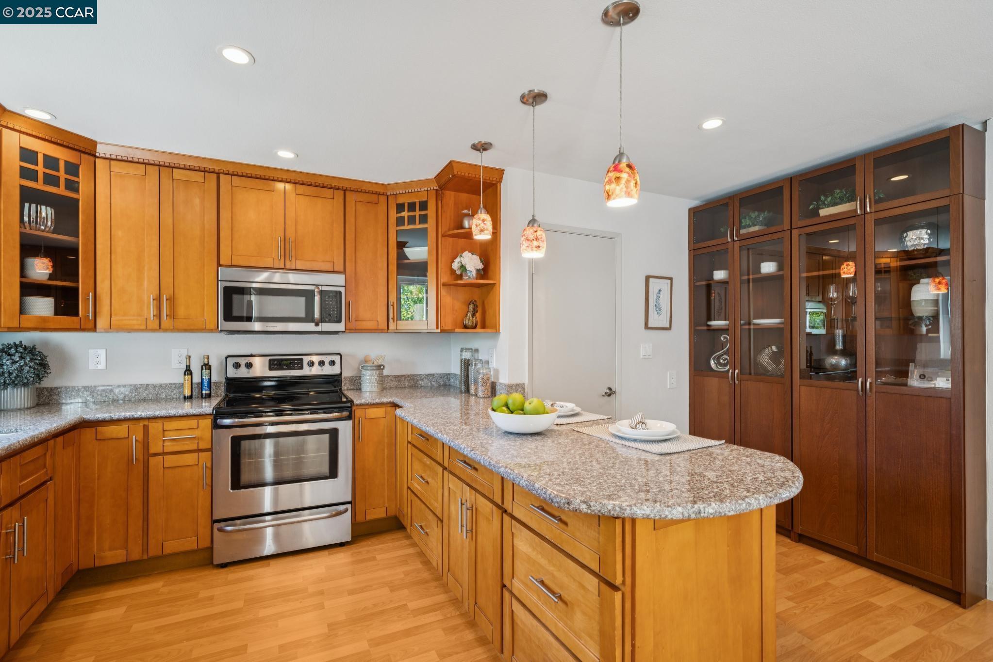 Detail Gallery Image 9 of 37 For 1158 Saint Matthew Pl #107,  Concord,  CA 94518 - 3 Beds | 2/1 Baths