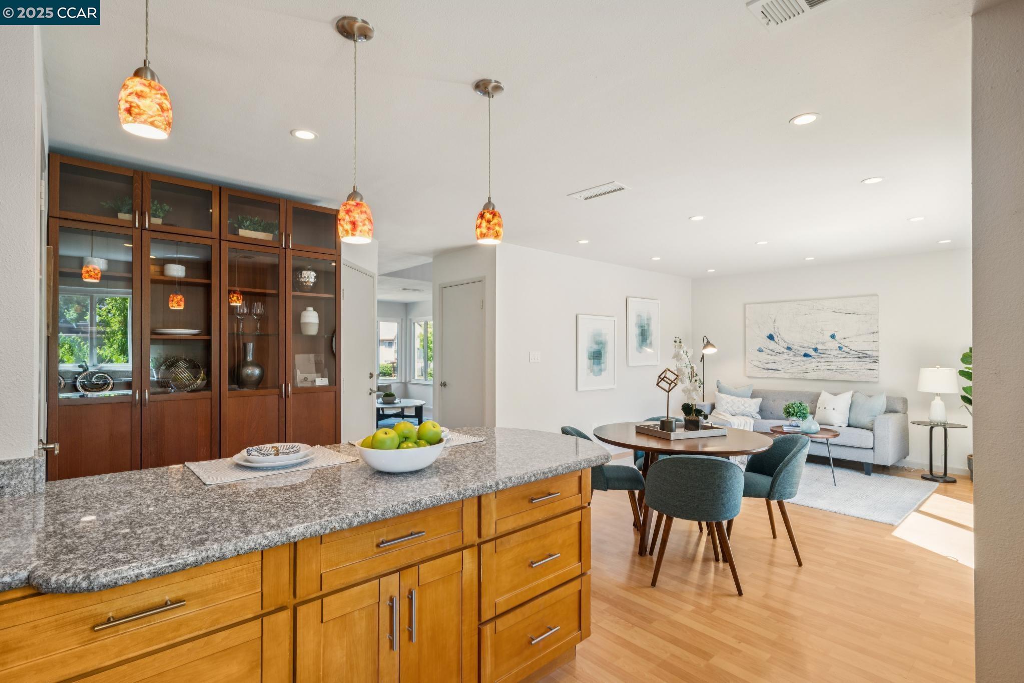 Detail Gallery Image 10 of 37 For 1158 Saint Matthew Pl #107,  Concord,  CA 94518 - 3 Beds | 2/1 Baths