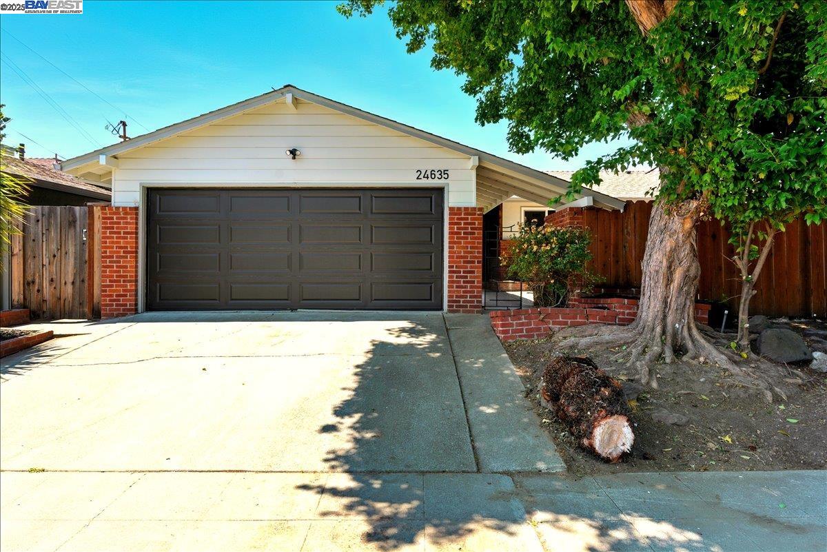 Detail Gallery Image 1 of 24 For 24635 Woodacre Ave, Hayward,  CA 94544 - 3 Beds | 2 Baths