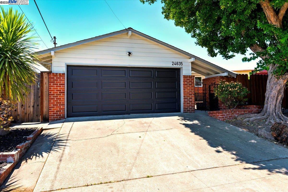 Detail Gallery Image 2 of 24 For 24635 Woodacre Ave, Hayward,  CA 94544 - 3 Beds | 2 Baths