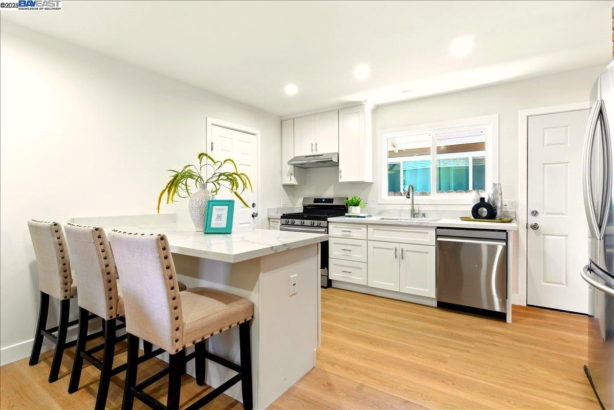 Detail Gallery Image 12 of 24 For 24635 Woodacre Ave, Hayward,  CA 94544 - 3 Beds | 2 Baths