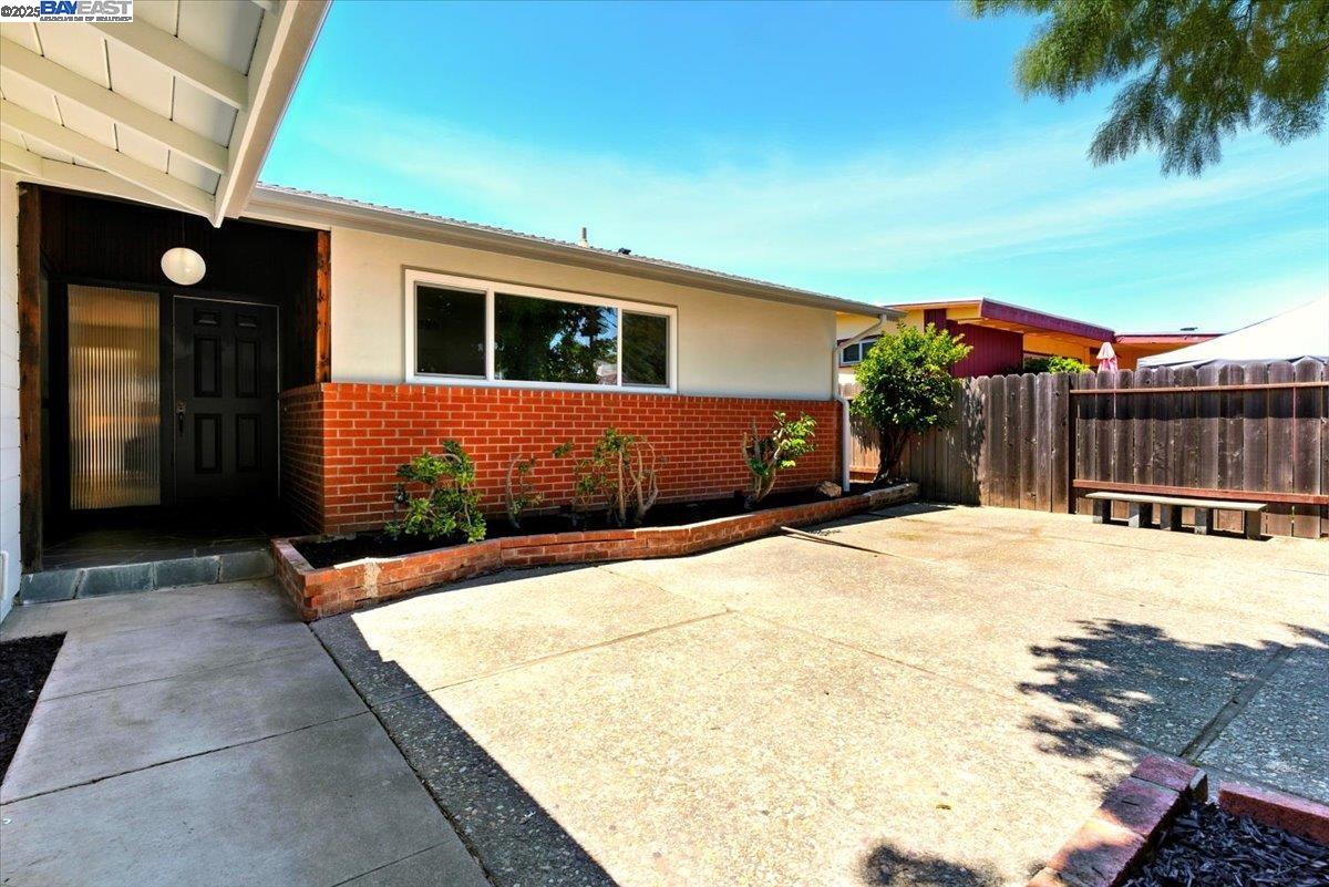 Detail Gallery Image 3 of 24 For 24635 Woodacre Ave, Hayward,  CA 94544 - 3 Beds | 2 Baths