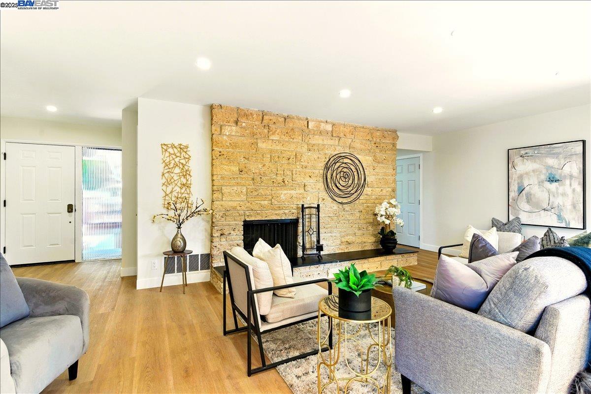 Detail Gallery Image 5 of 24 For 24635 Woodacre Ave, Hayward,  CA 94544 - 3 Beds | 2 Baths