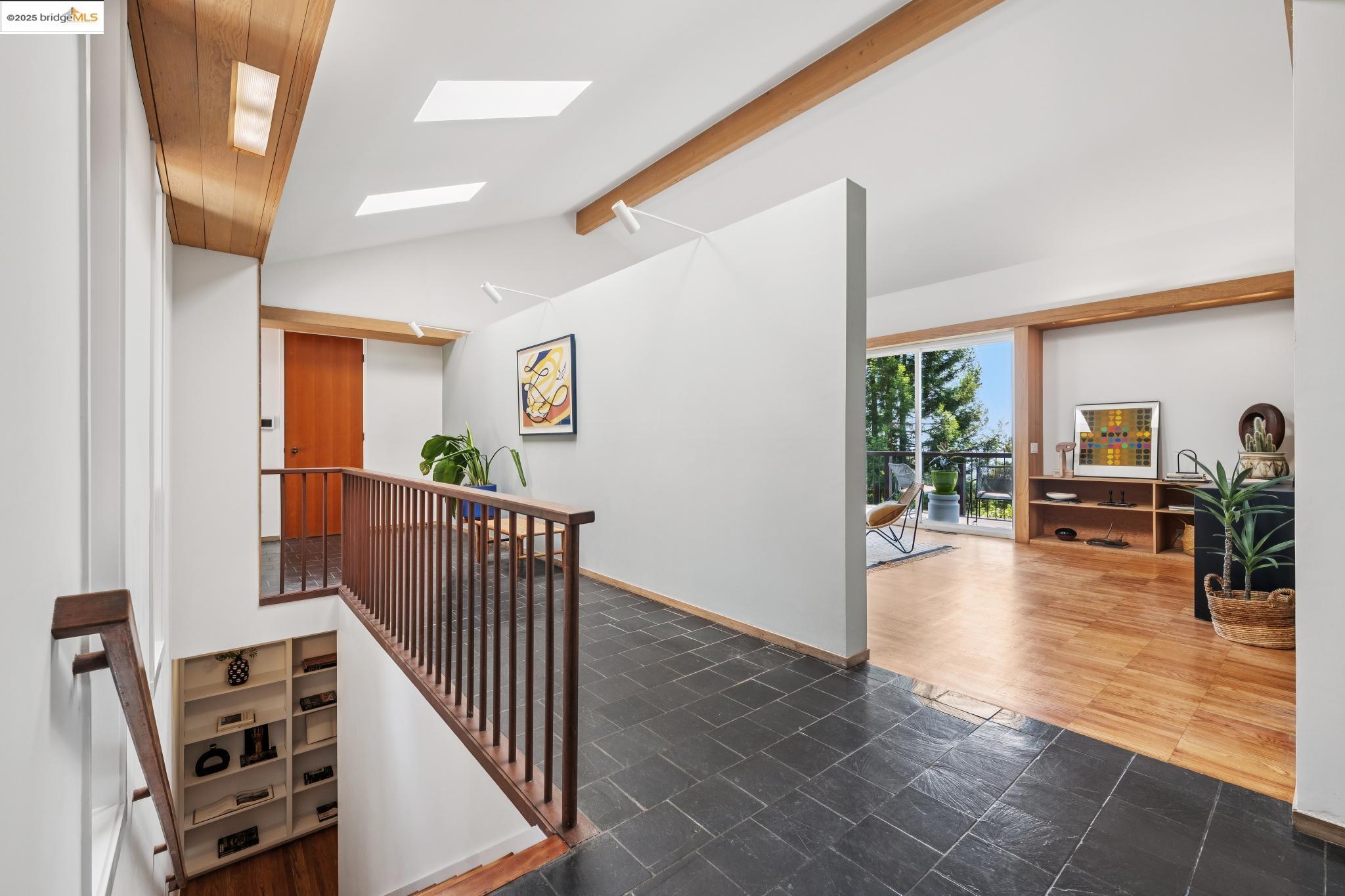 Detail Gallery Image 14 of 56 For 120 Hill Rd, Berkeley,  CA 94708 - 4 Beds | 2/2 Baths