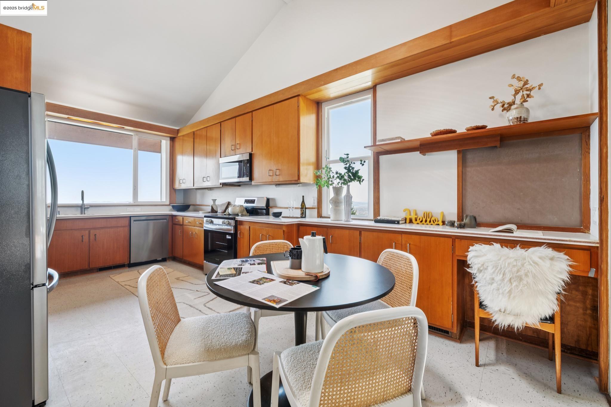 Detail Gallery Image 17 of 56 For 120 Hill Rd, Berkeley,  CA 94708 - 4 Beds | 2/2 Baths