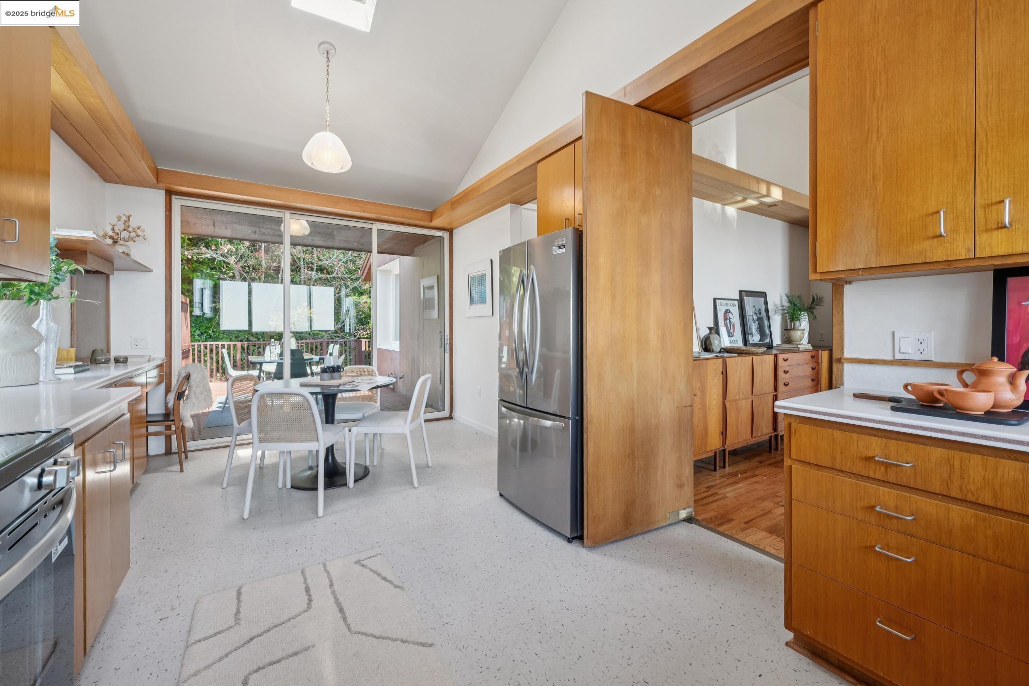 Detail Gallery Image 18 of 56 For 120 Hill Rd, Berkeley,  CA 94708 - 4 Beds | 2/2 Baths