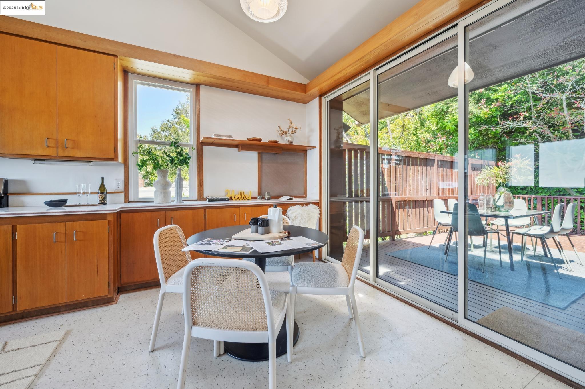 Detail Gallery Image 19 of 56 For 120 Hill Rd, Berkeley,  CA 94708 - 4 Beds | 2/2 Baths