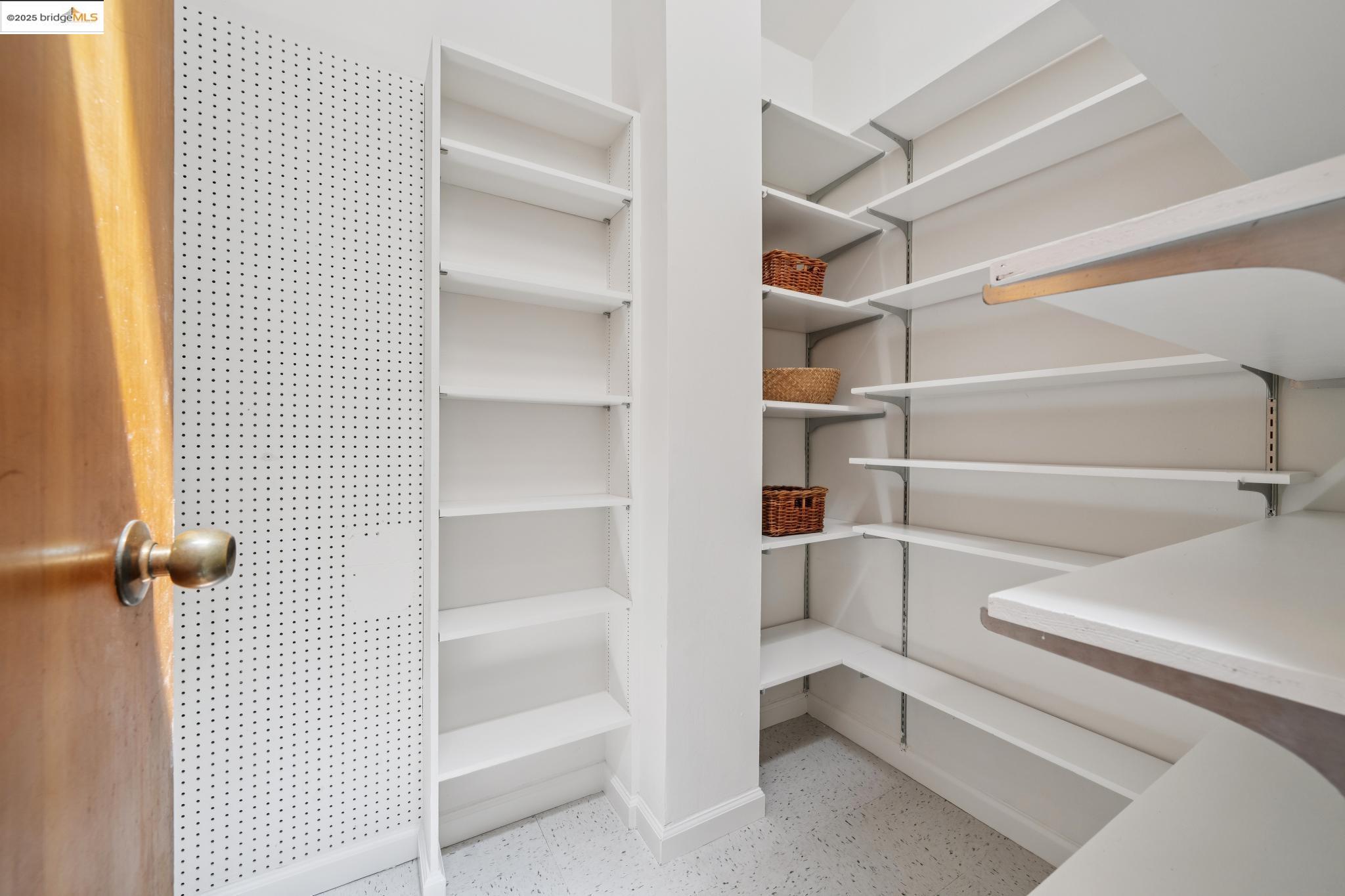 Detail Gallery Image 21 of 56 For 120 Hill Rd, Berkeley,  CA 94708 - 4 Beds | 2/2 Baths
