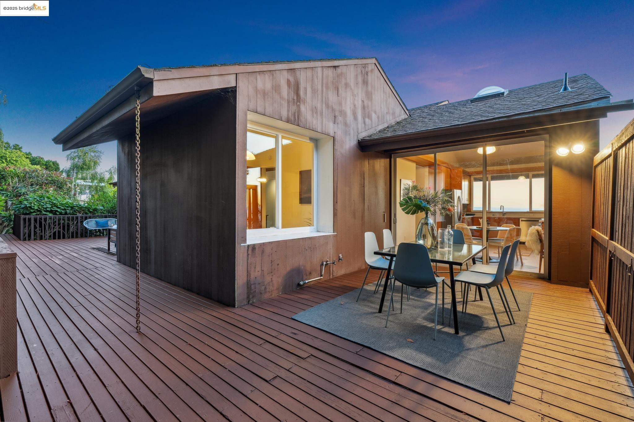 Detail Gallery Image 22 of 56 For 120 Hill Rd, Berkeley,  CA 94708 - 4 Beds | 2/2 Baths