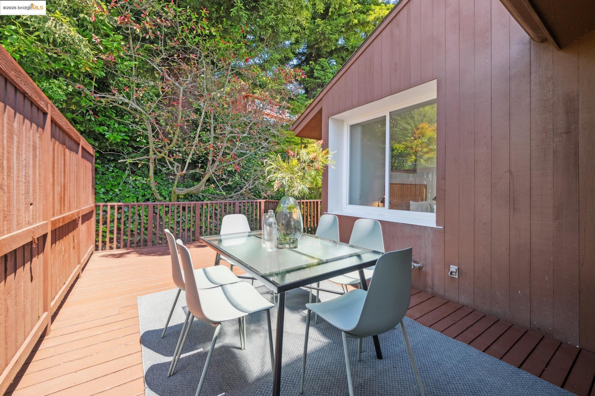 Detail Gallery Image 23 of 56 For 120 Hill Rd, Berkeley,  CA 94708 - 4 Beds | 2/2 Baths