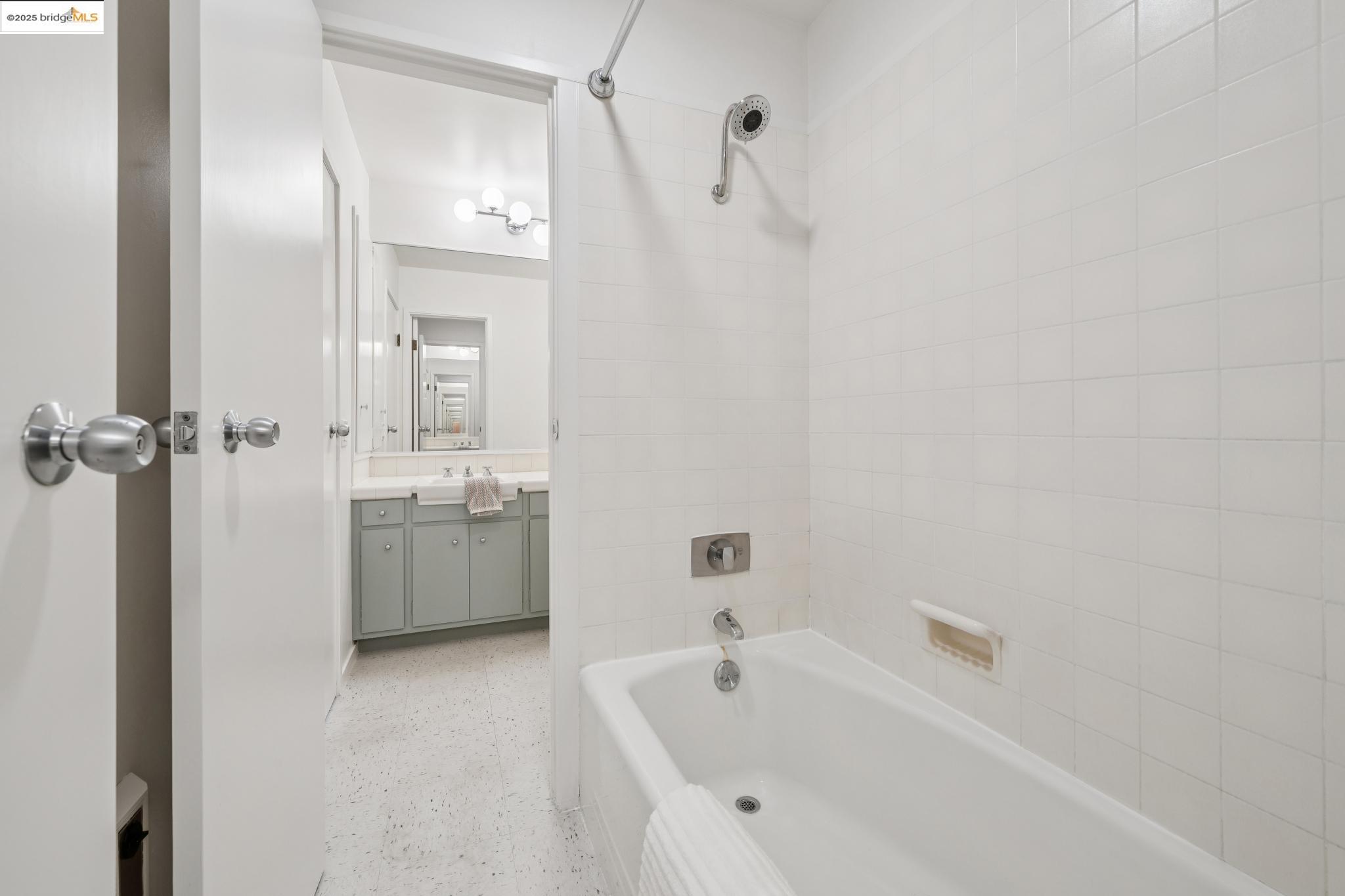 Detail Gallery Image 36 of 56 For 120 Hill Rd, Berkeley,  CA 94708 - 4 Beds | 2/2 Baths