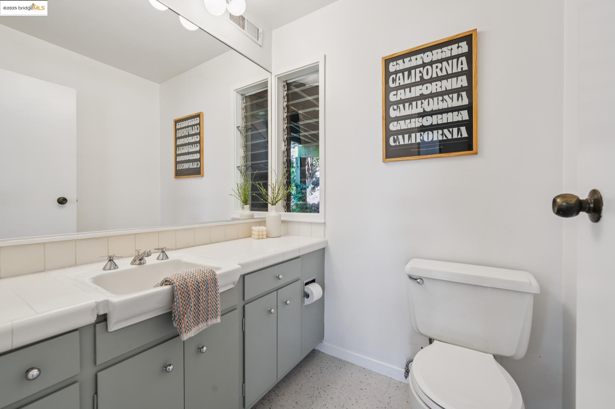 Detail Gallery Image 37 of 56 For 120 Hill Rd, Berkeley,  CA 94708 - 4 Beds | 2/2 Baths