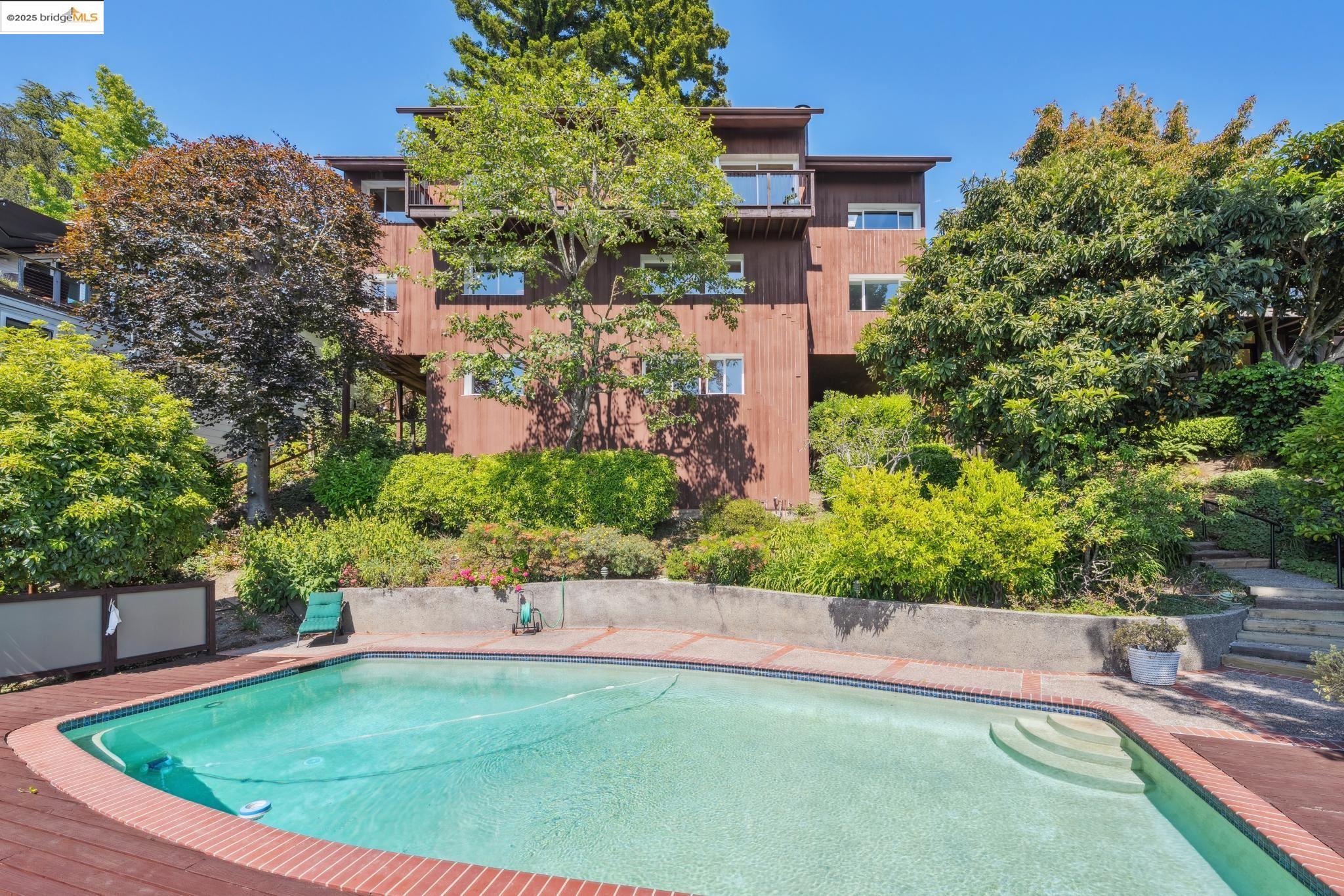 Detail Gallery Image 50 of 56 For 120 Hill Rd, Berkeley,  CA 94708 - 4 Beds | 2/2 Baths