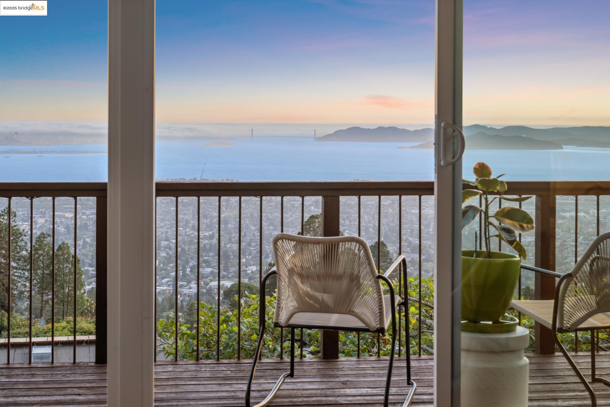 Detail Gallery Image 10 of 56 For 120 Hill Rd, Berkeley,  CA 94708 - 4 Beds | 2/2 Baths
