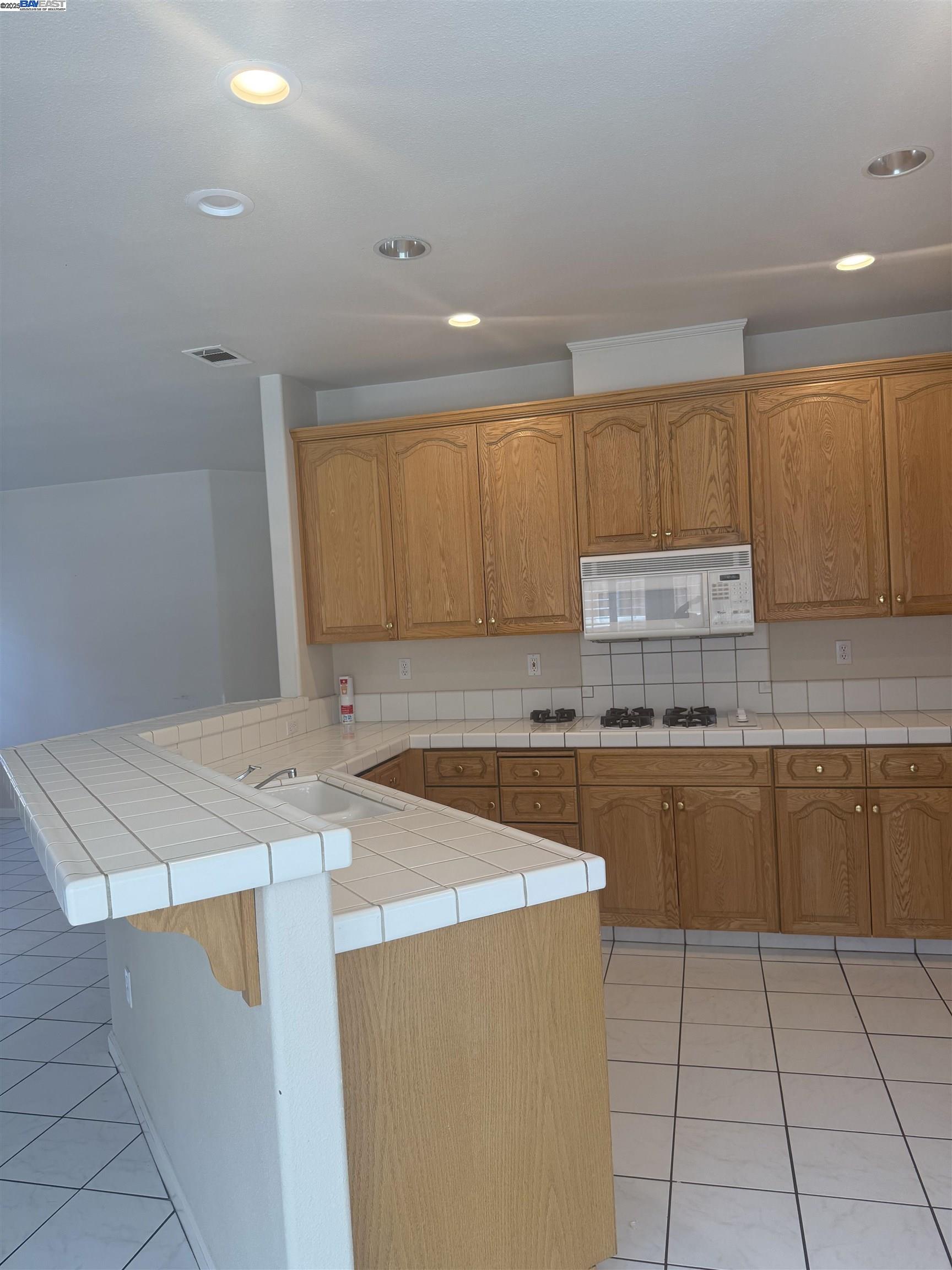 Detail Gallery Image 14 of 34 For 1480 Claremont Dr, Tracy,  CA 95376 - 4 Beds | 3 Baths