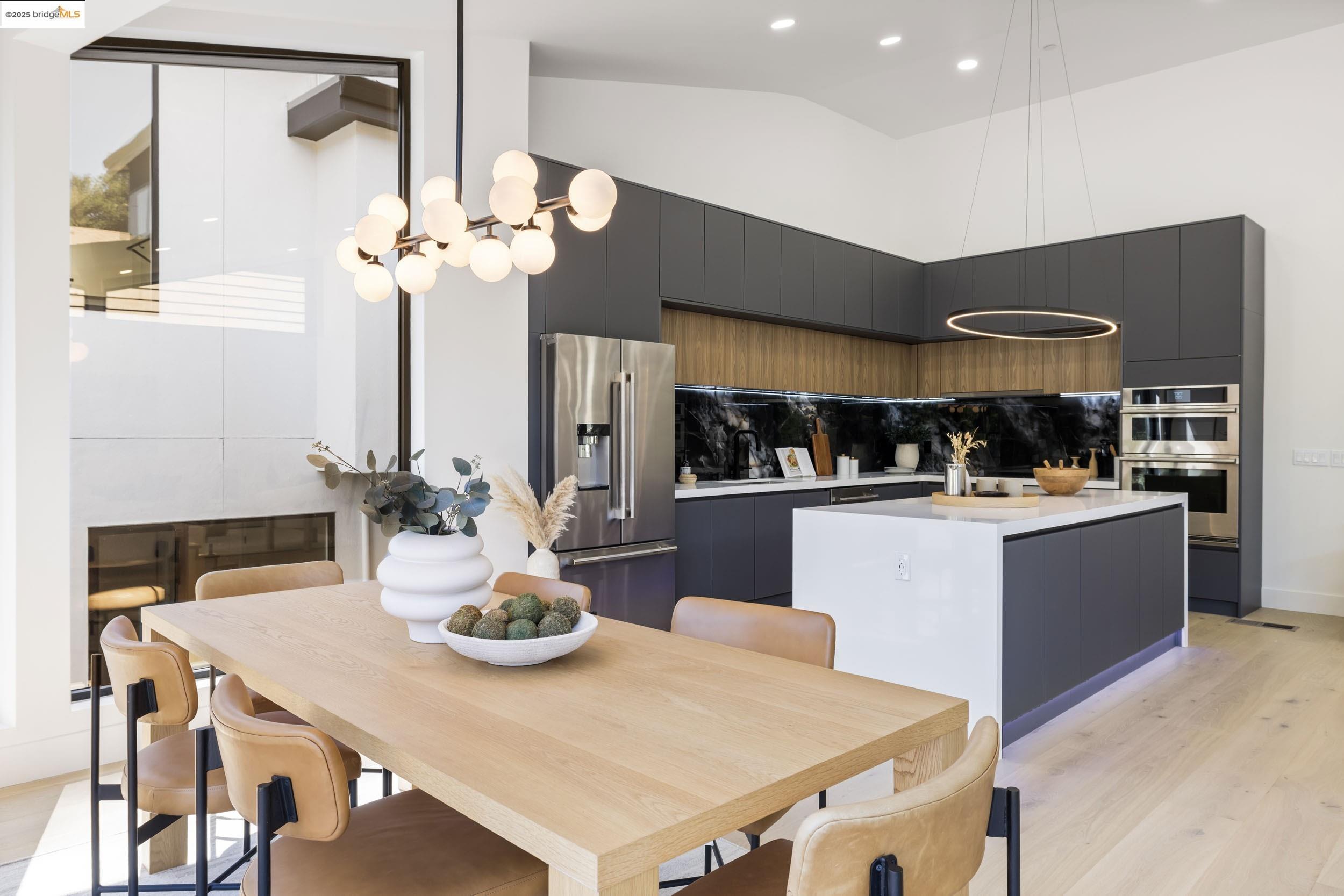 Detail Gallery Image 16 of 51 For 7270 Woodrow Dr, Oakland,  CA 94611 - 4 Beds | 3/1 Baths