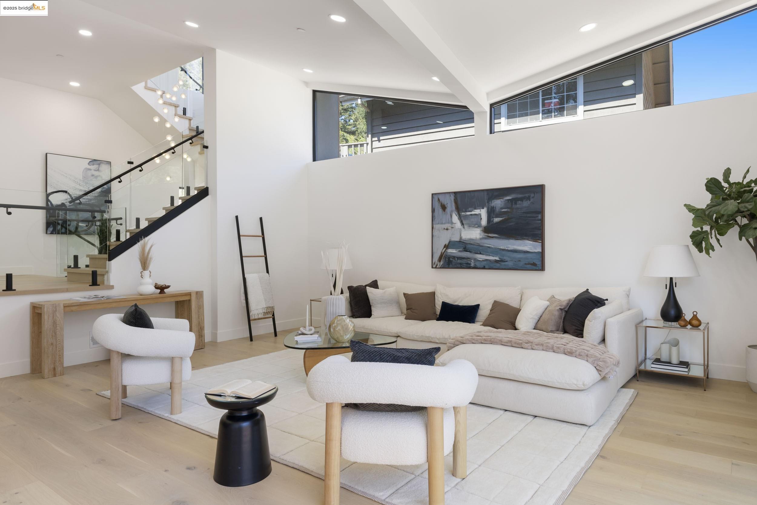 Detail Gallery Image 19 of 51 For 7270 Woodrow Dr, Oakland,  CA 94611 - 4 Beds | 3/1 Baths