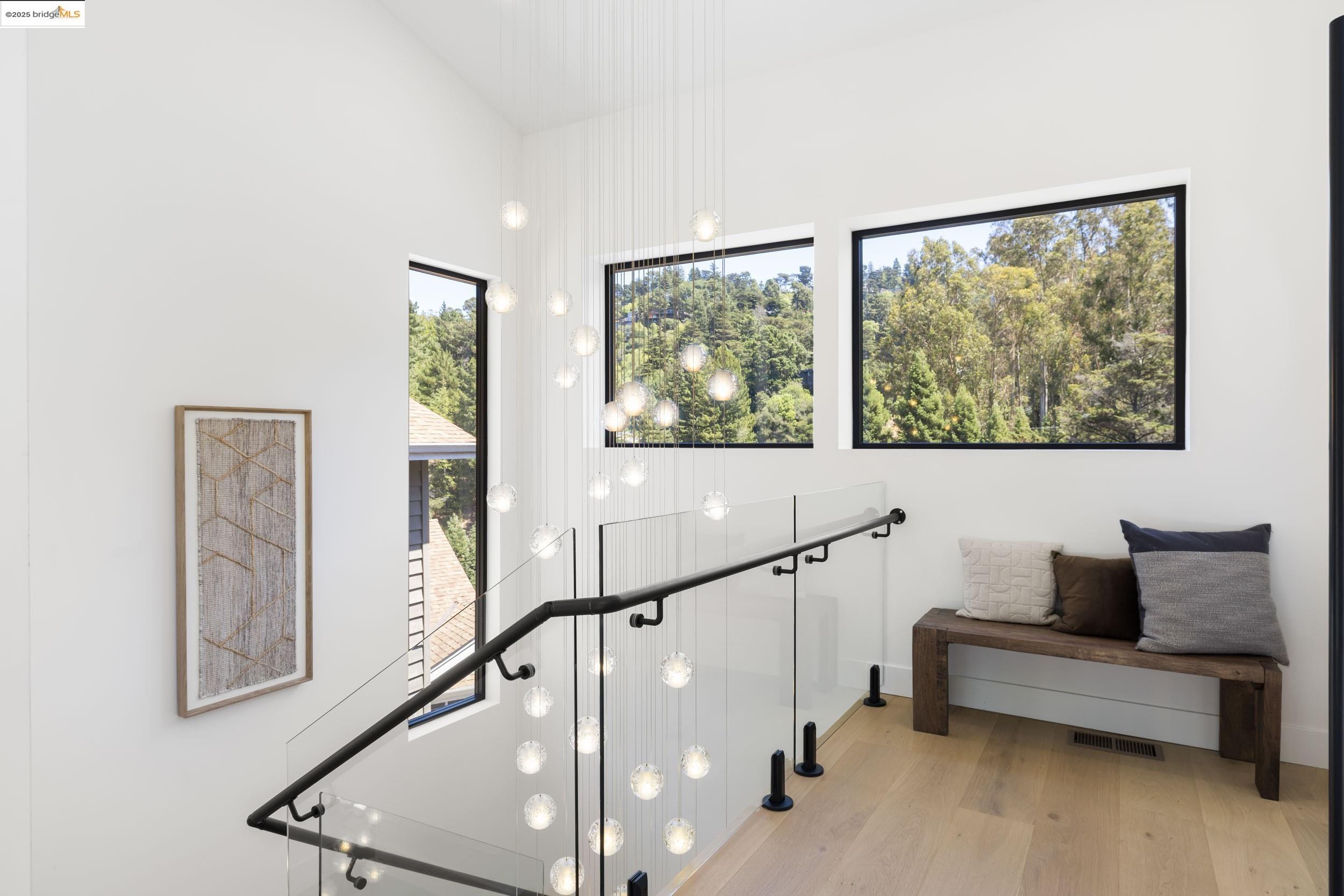 Detail Gallery Image 3 of 51 For 7270 Woodrow Dr, Oakland,  CA 94611 - 4 Beds | 3/1 Baths