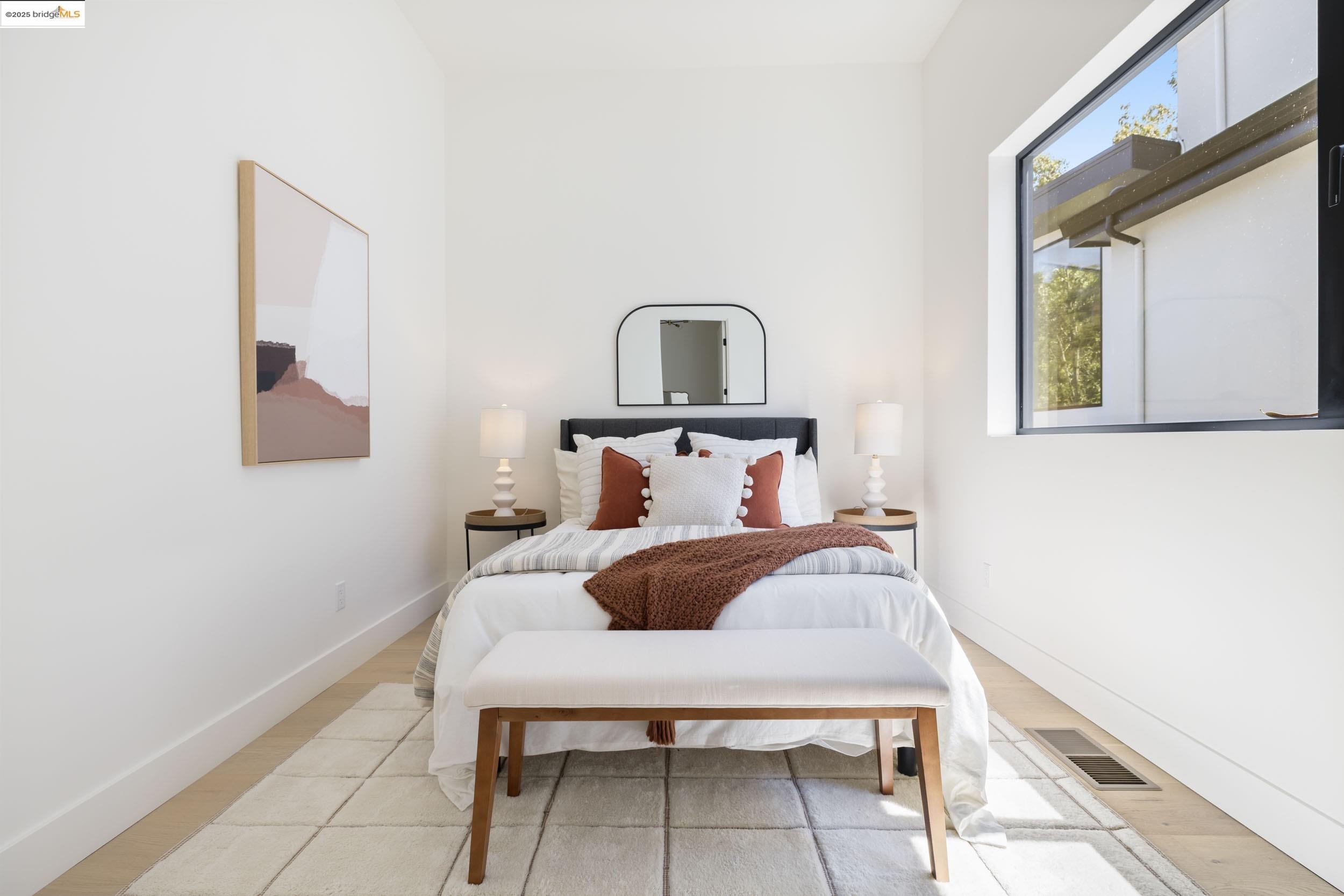 Detail Gallery Image 21 of 51 For 7270 Woodrow Dr, Oakland,  CA 94611 - 4 Beds | 3/1 Baths