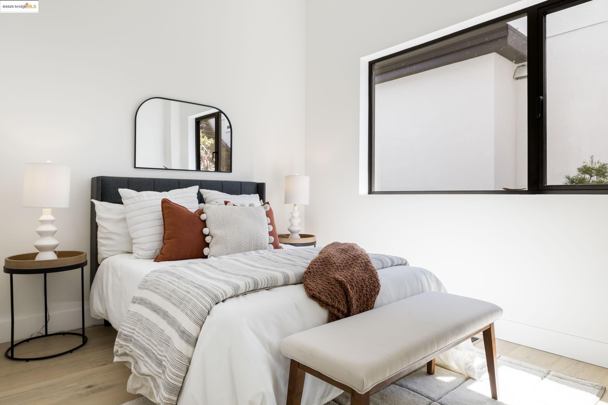 Detail Gallery Image 22 of 51 For 7270 Woodrow Dr, Oakland,  CA 94611 - 4 Beds | 3/1 Baths