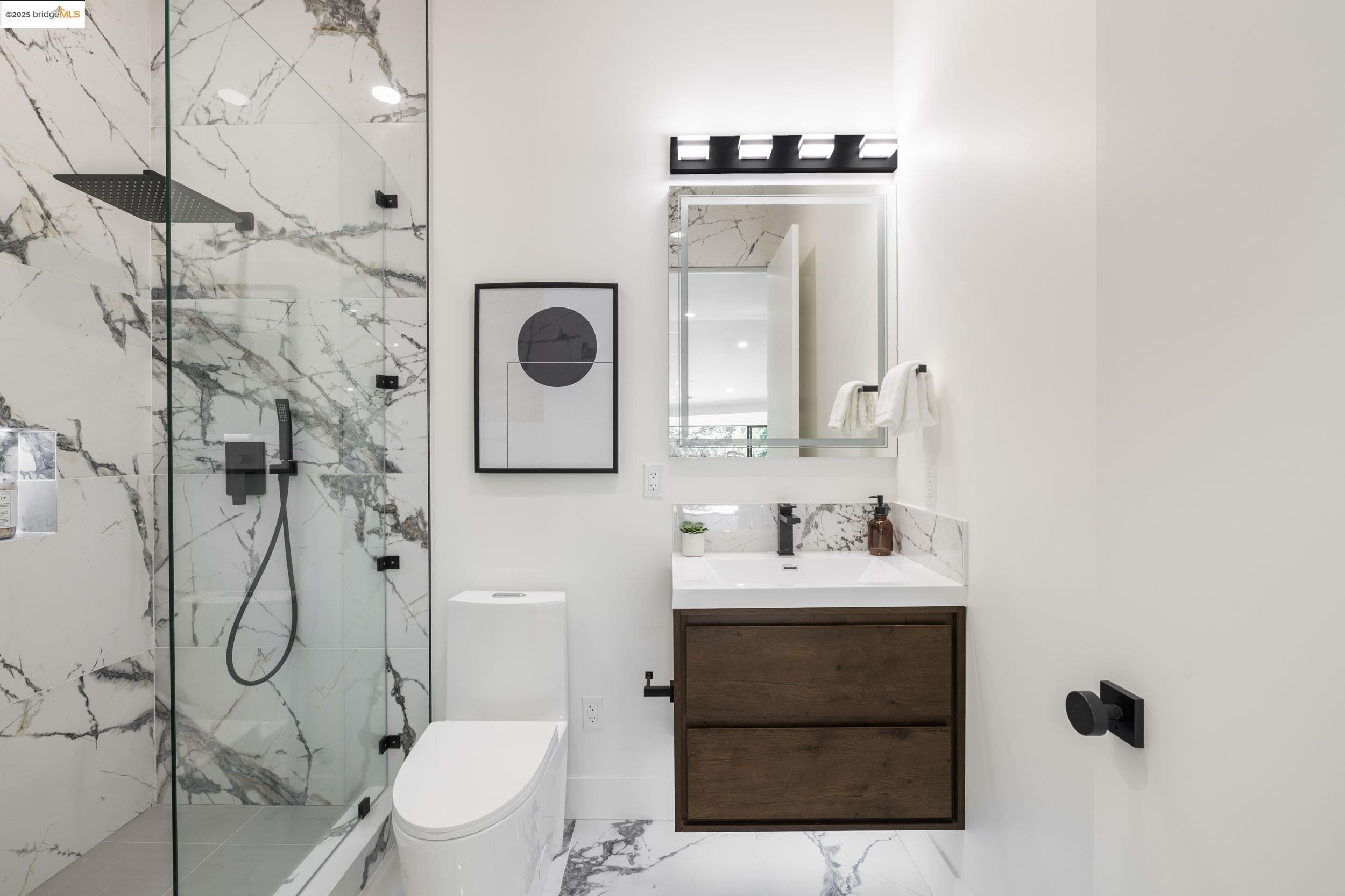 Detail Gallery Image 23 of 51 For 7270 Woodrow Dr, Oakland,  CA 94611 - 4 Beds | 3/1 Baths
