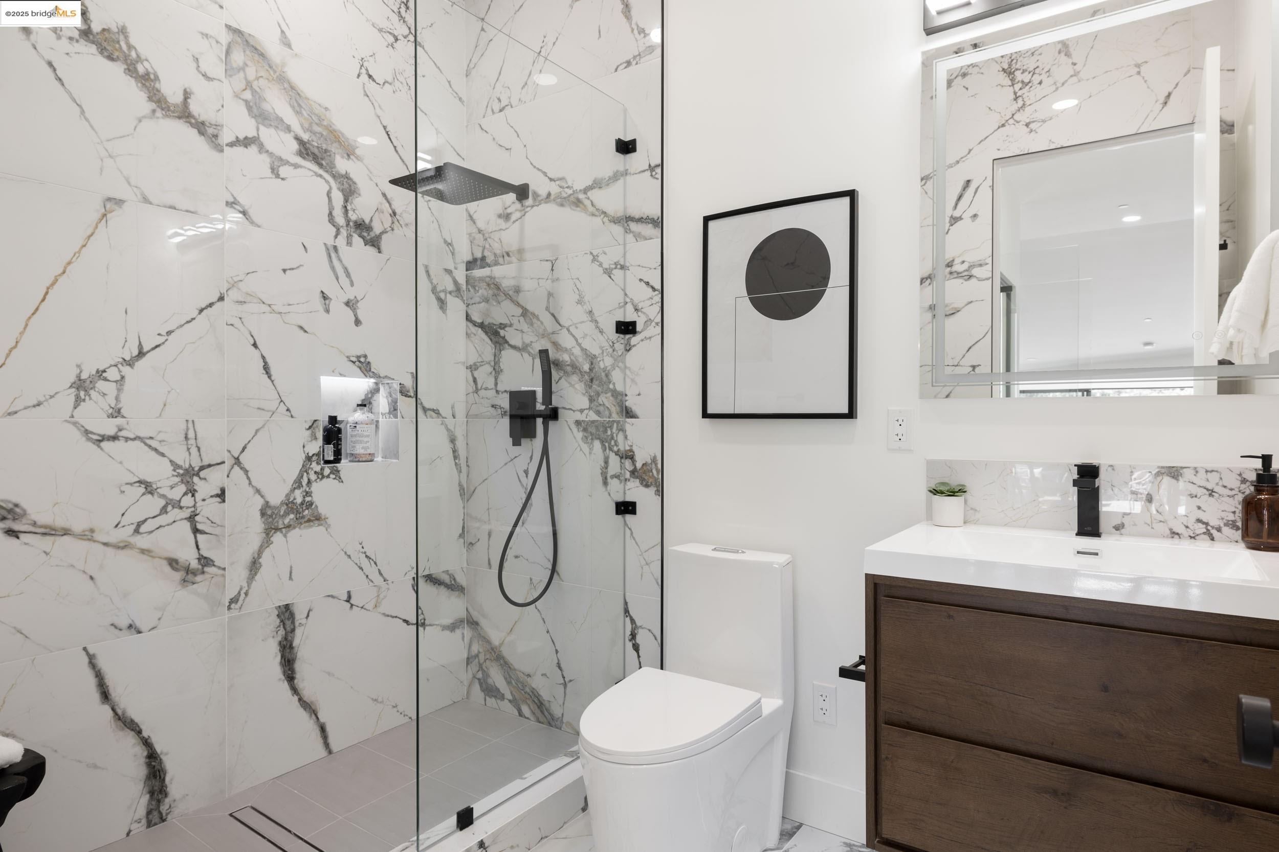 Detail Gallery Image 24 of 51 For 7270 Woodrow Dr, Oakland,  CA 94611 - 4 Beds | 3/1 Baths
