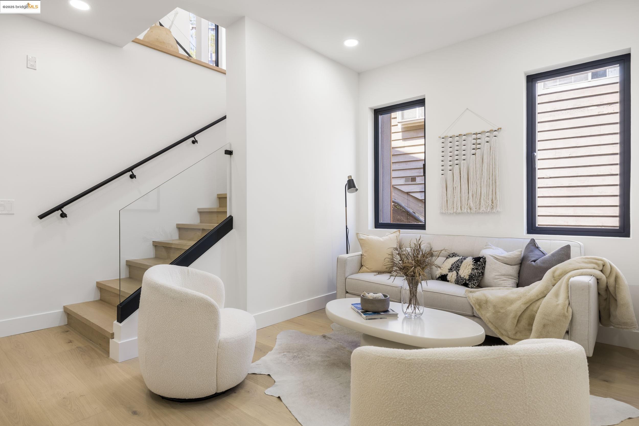 Detail Gallery Image 26 of 51 For 7270 Woodrow Dr, Oakland,  CA 94611 - 4 Beds | 3/1 Baths