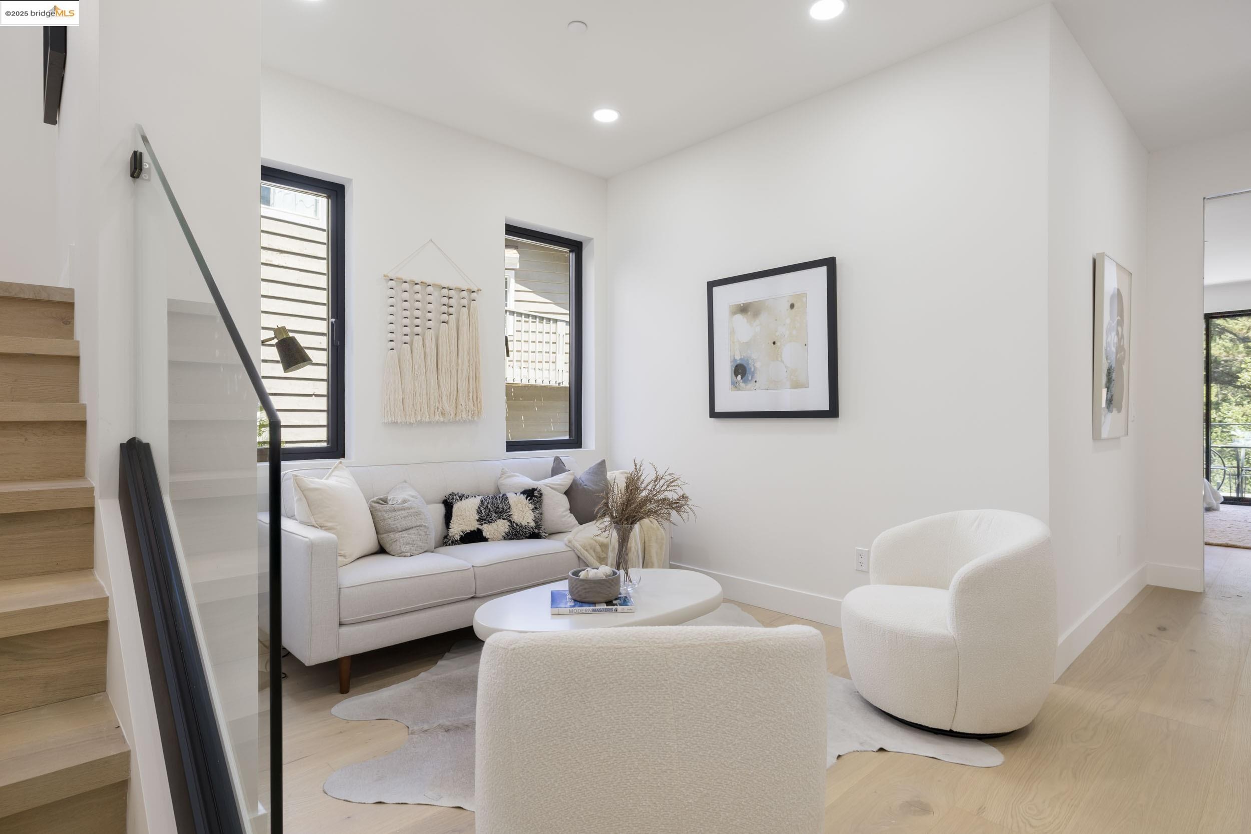 Detail Gallery Image 27 of 51 For 7270 Woodrow Dr, Oakland,  CA 94611 - 4 Beds | 3/1 Baths