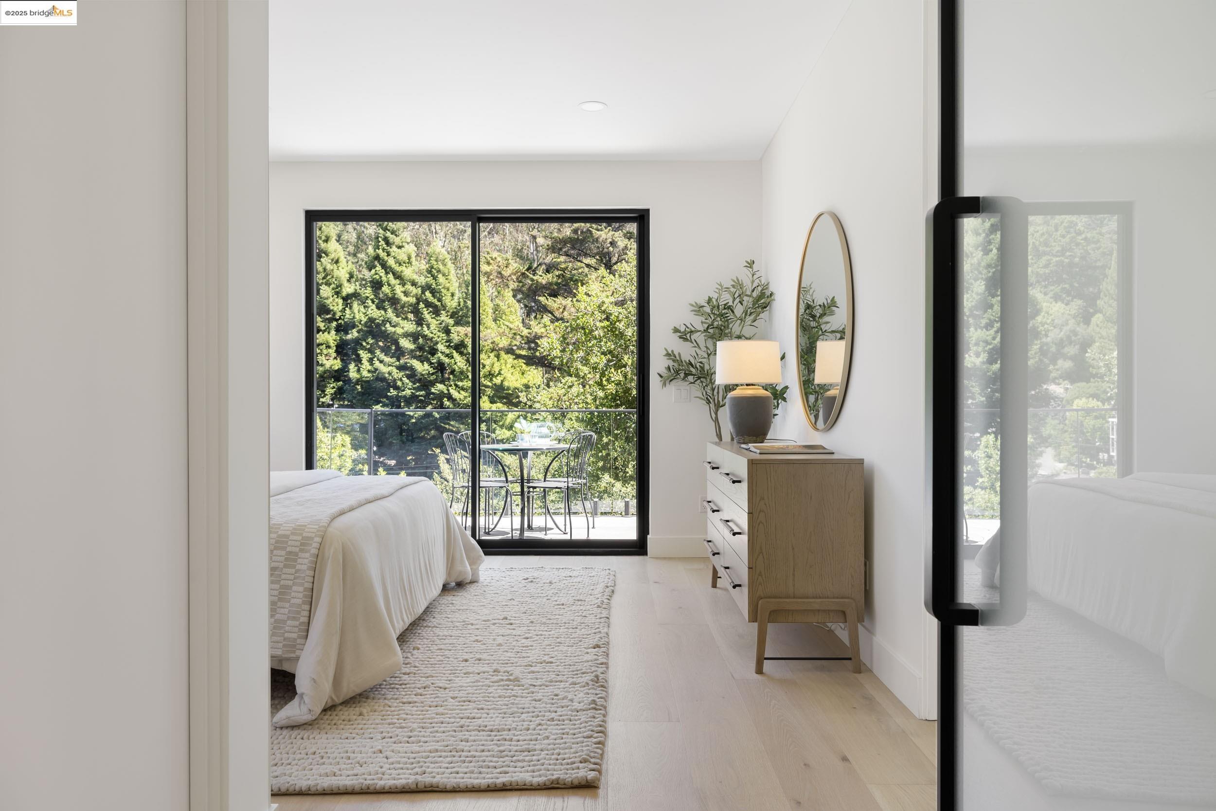 Detail Gallery Image 28 of 51 For 7270 Woodrow Dr, Oakland,  CA 94611 - 4 Beds | 3/1 Baths
