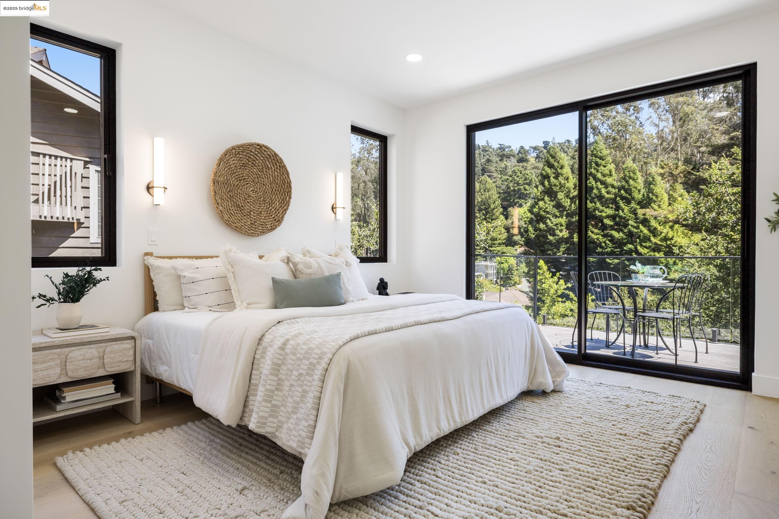Detail Gallery Image 29 of 51 For 7270 Woodrow Dr, Oakland,  CA 94611 - 4 Beds | 3/1 Baths