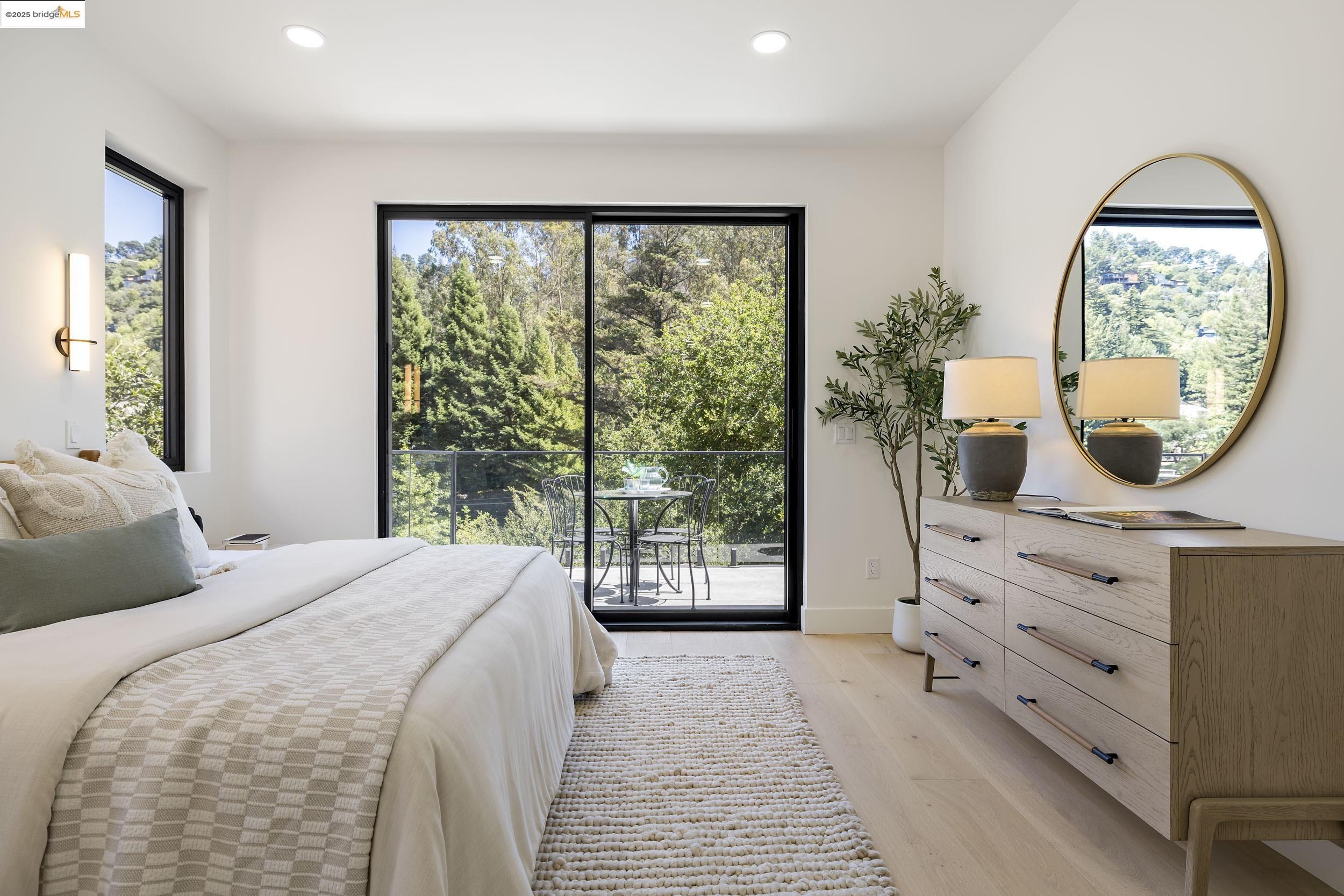 Detail Gallery Image 31 of 51 For 7270 Woodrow Dr, Oakland,  CA 94611 - 4 Beds | 3/1 Baths