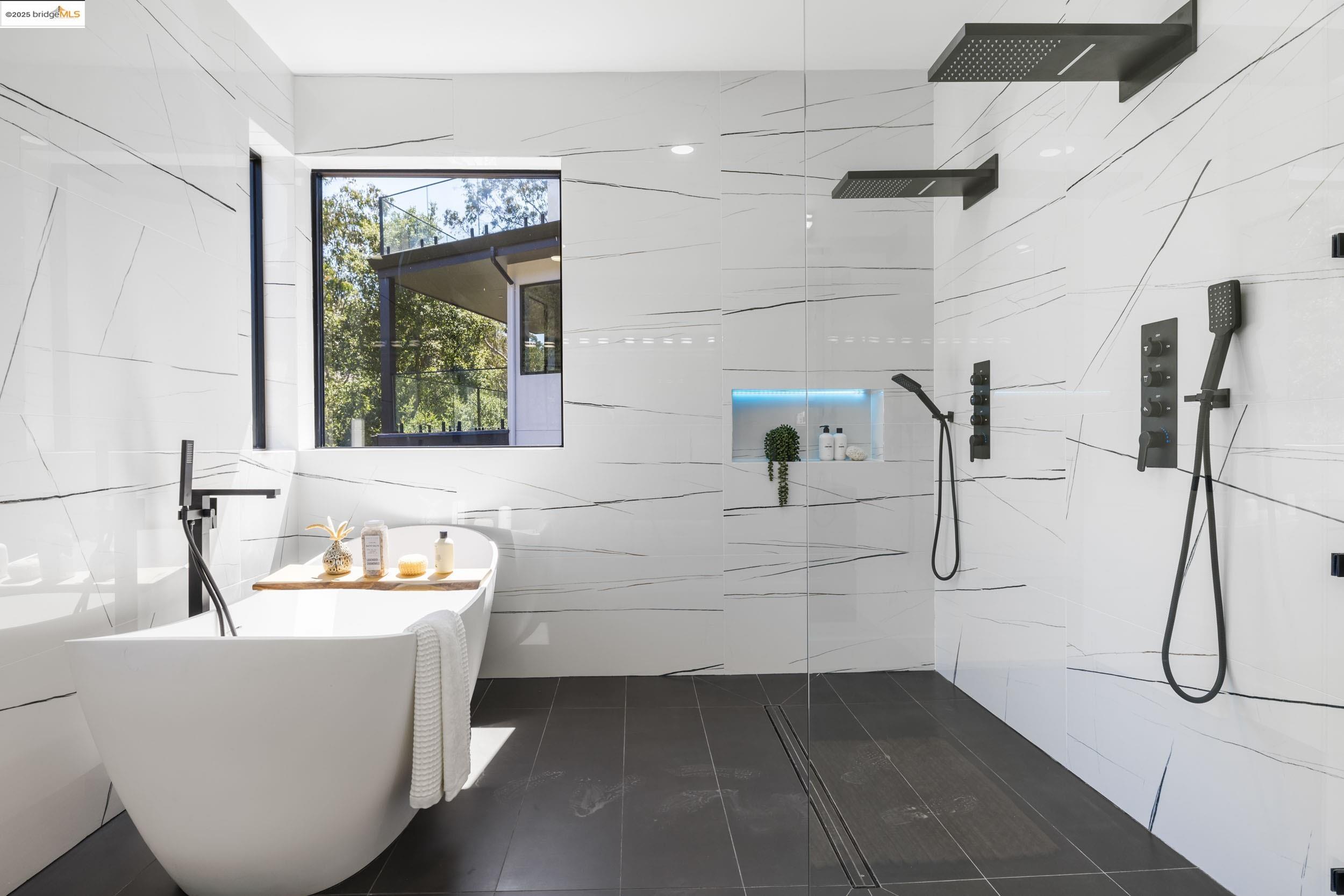 Detail Gallery Image 33 of 51 For 7270 Woodrow Dr, Oakland,  CA 94611 - 4 Beds | 3/1 Baths