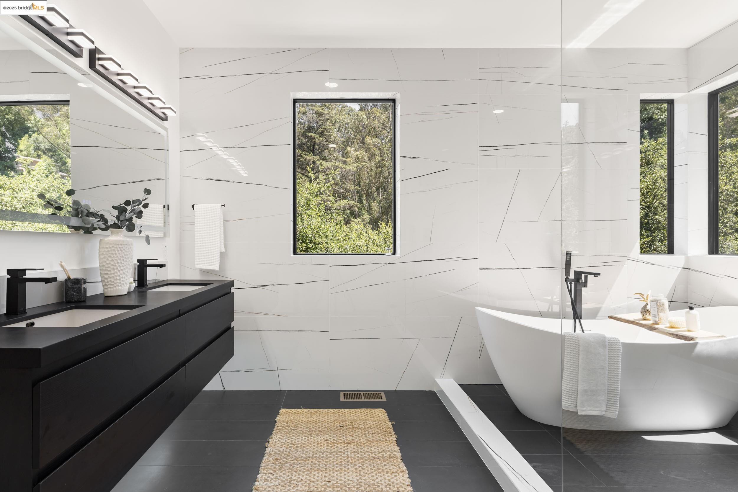 Detail Gallery Image 34 of 51 For 7270 Woodrow Dr, Oakland,  CA 94611 - 4 Beds | 3/1 Baths