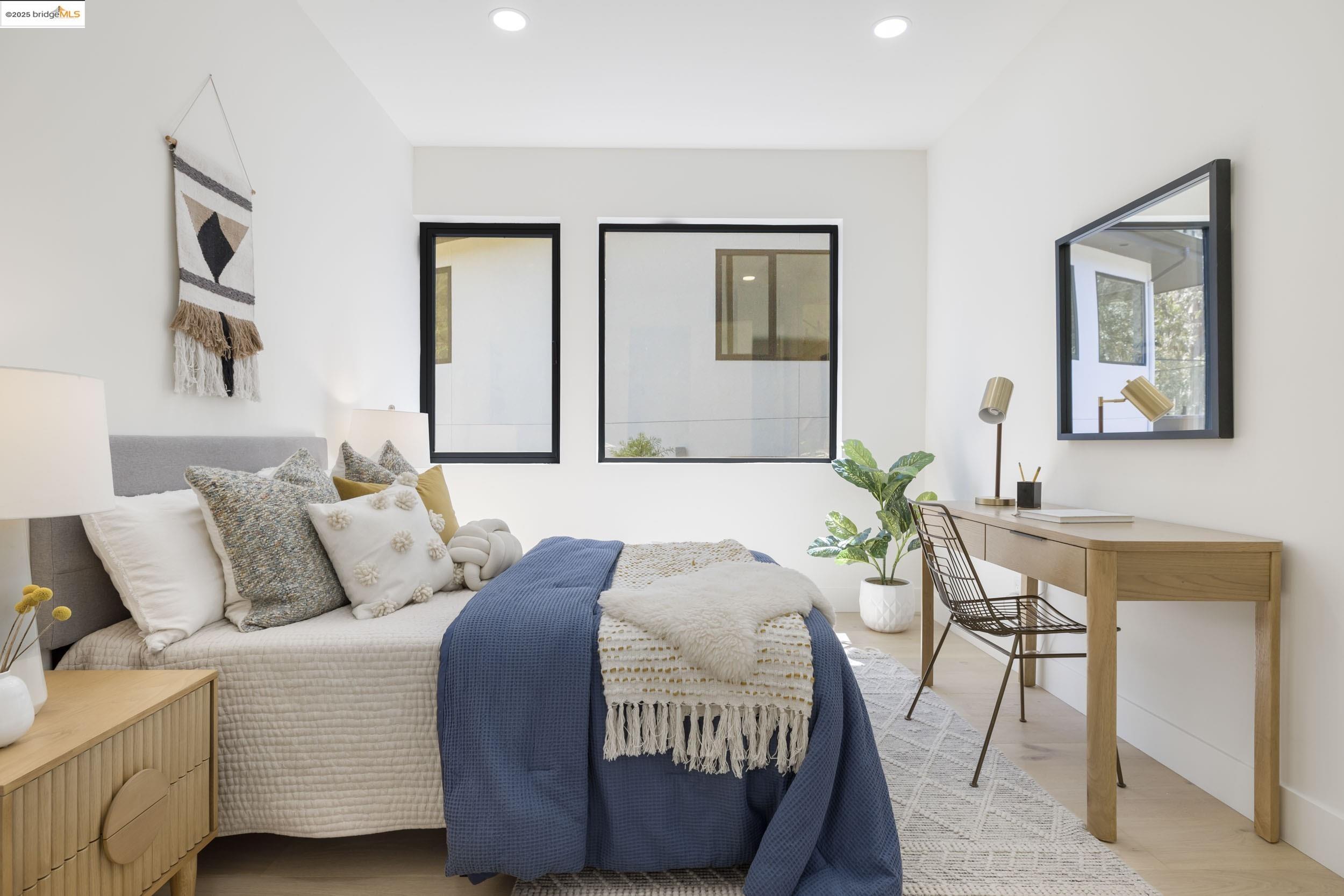 Detail Gallery Image 38 of 51 For 7270 Woodrow Dr, Oakland,  CA 94611 - 4 Beds | 3/1 Baths