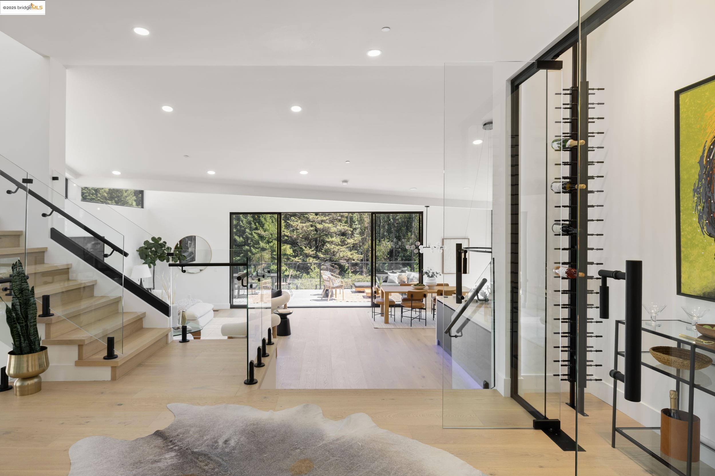 Detail Gallery Image 5 of 51 For 7270 Woodrow Dr, Oakland,  CA 94611 - 4 Beds | 3/1 Baths