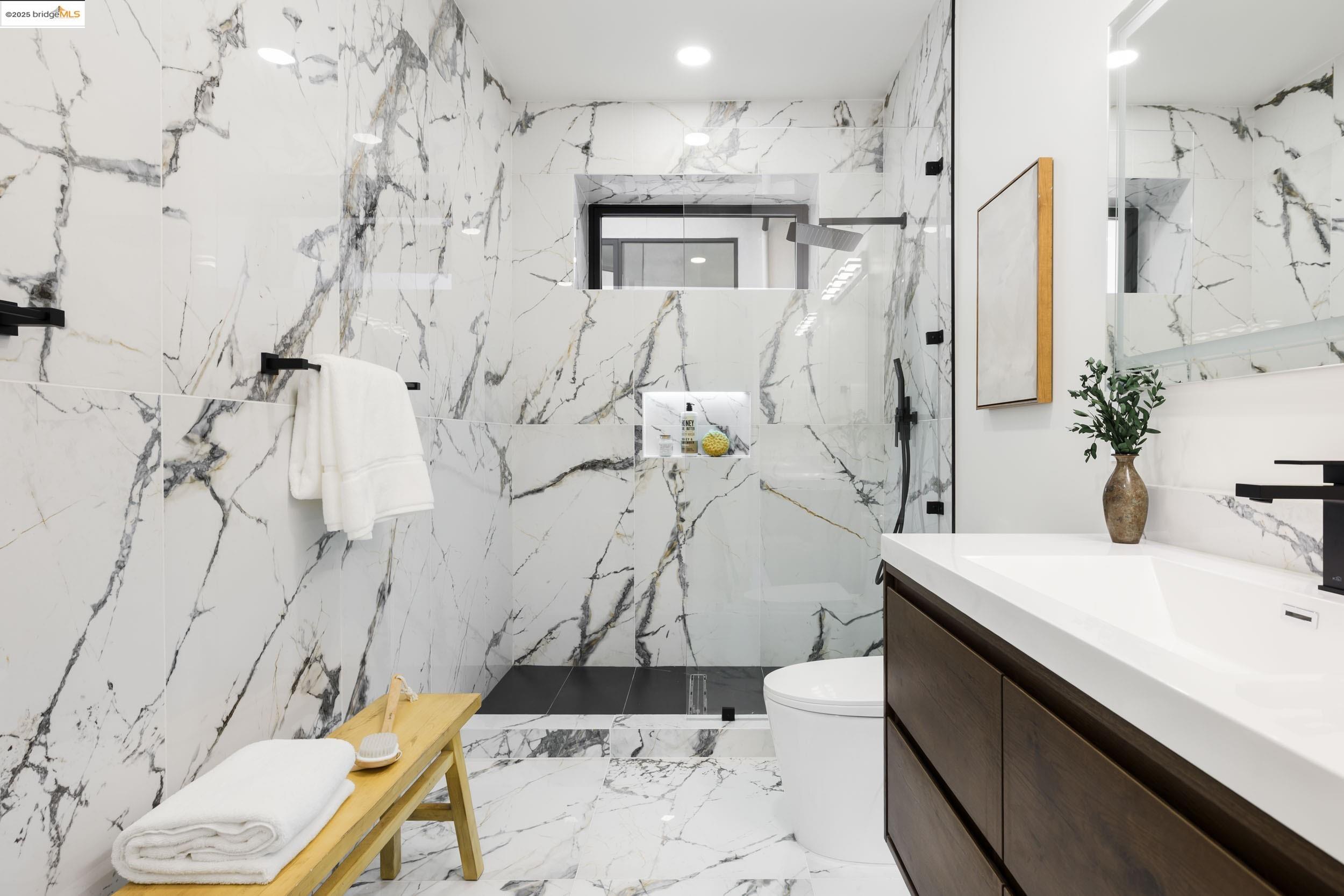 Detail Gallery Image 41 of 51 For 7270 Woodrow Dr, Oakland,  CA 94611 - 4 Beds | 3/1 Baths