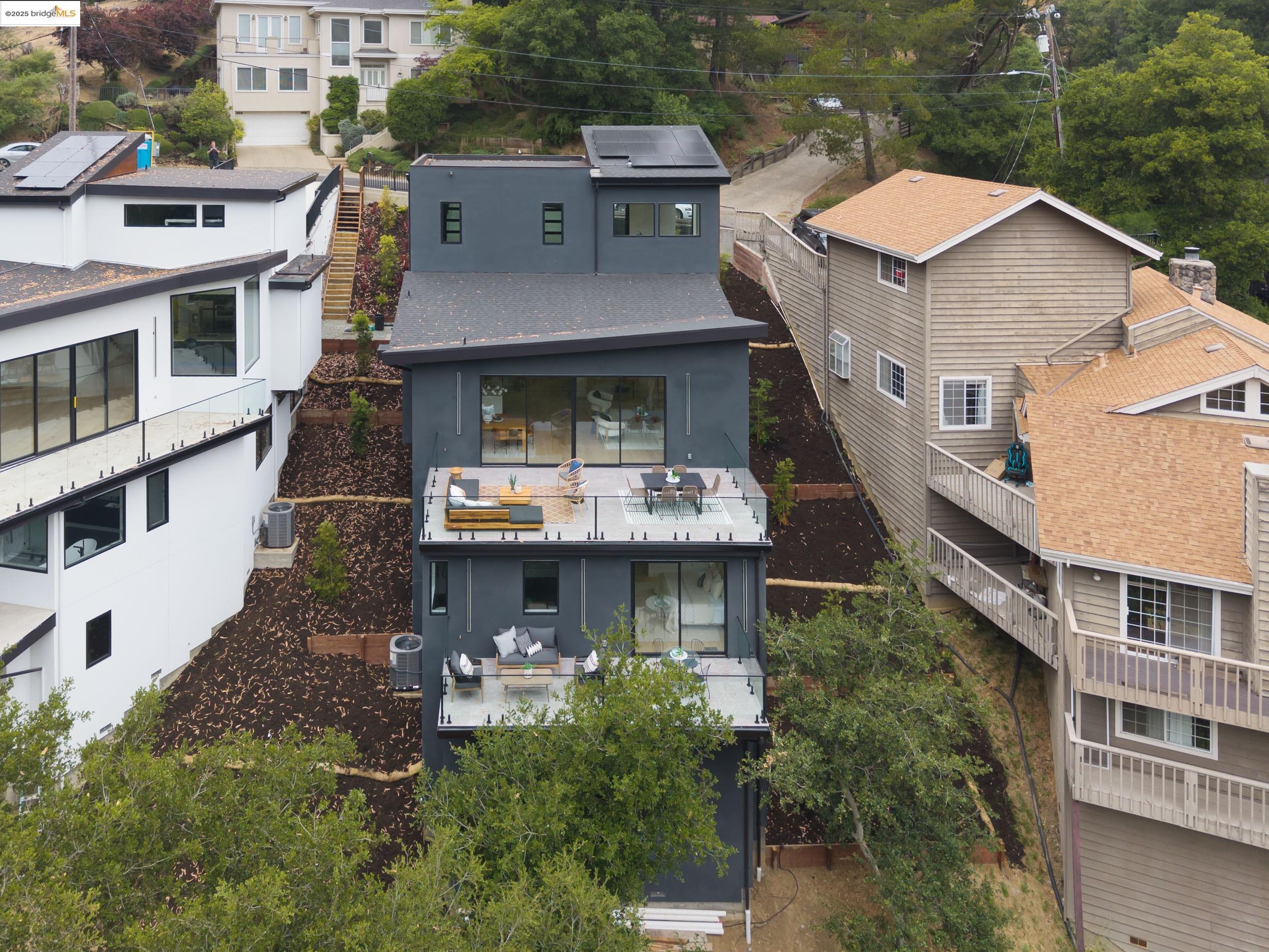 Detail Gallery Image 46 of 51 For 7270 Woodrow Dr, Oakland,  CA 94611 - 4 Beds | 3/1 Baths