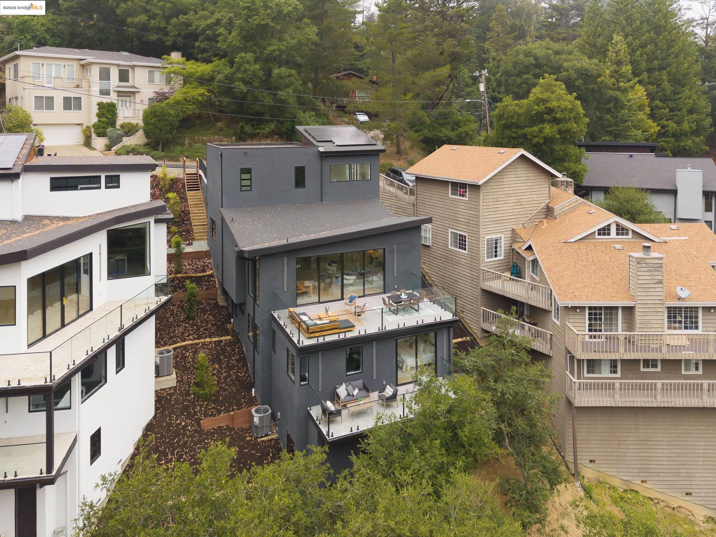 Detail Gallery Image 48 of 51 For 7270 Woodrow Dr, Oakland,  CA 94611 - 4 Beds | 3/1 Baths