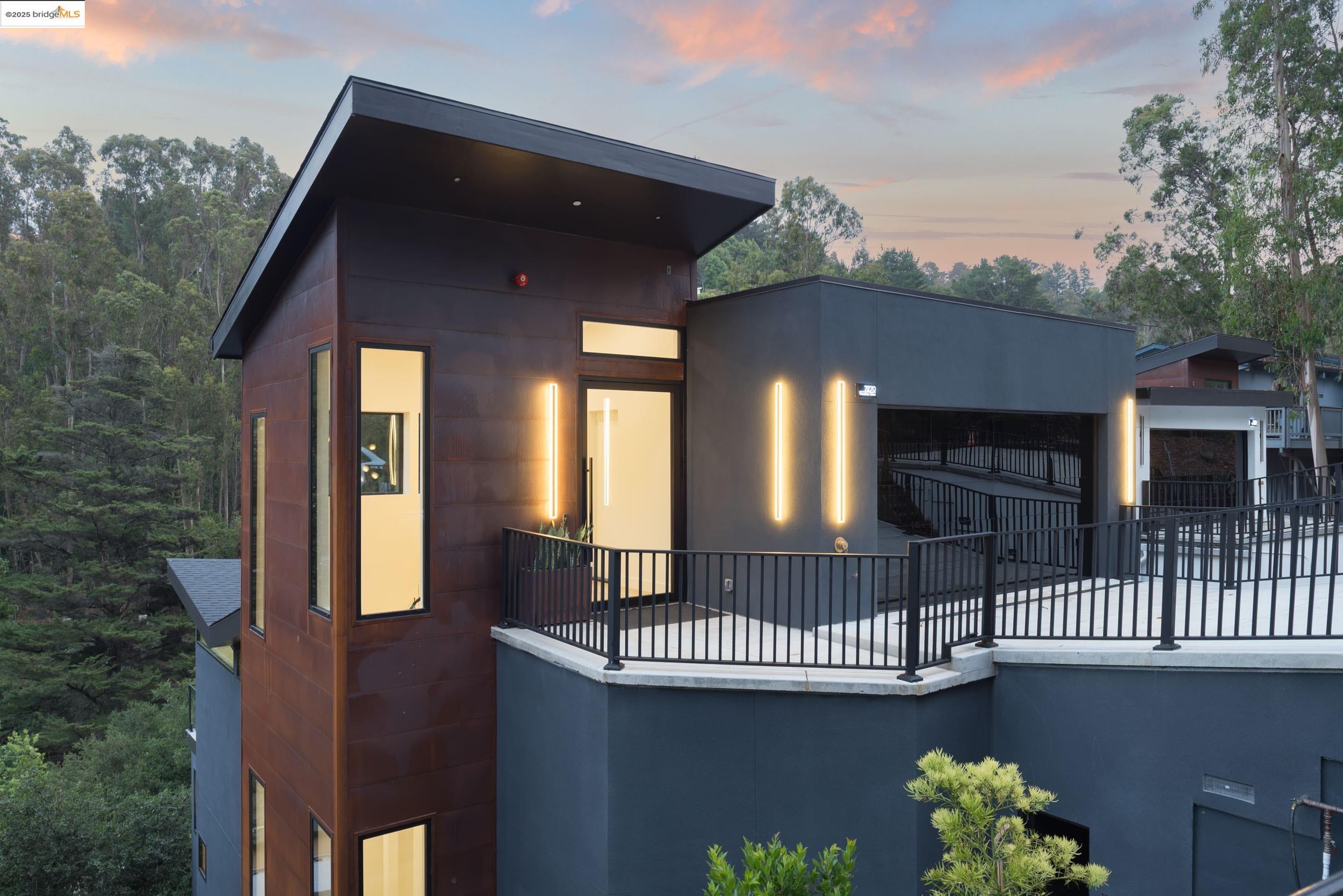 Detail Gallery Image 49 of 51 For 7270 Woodrow Dr, Oakland,  CA 94611 - 4 Beds | 3/1 Baths