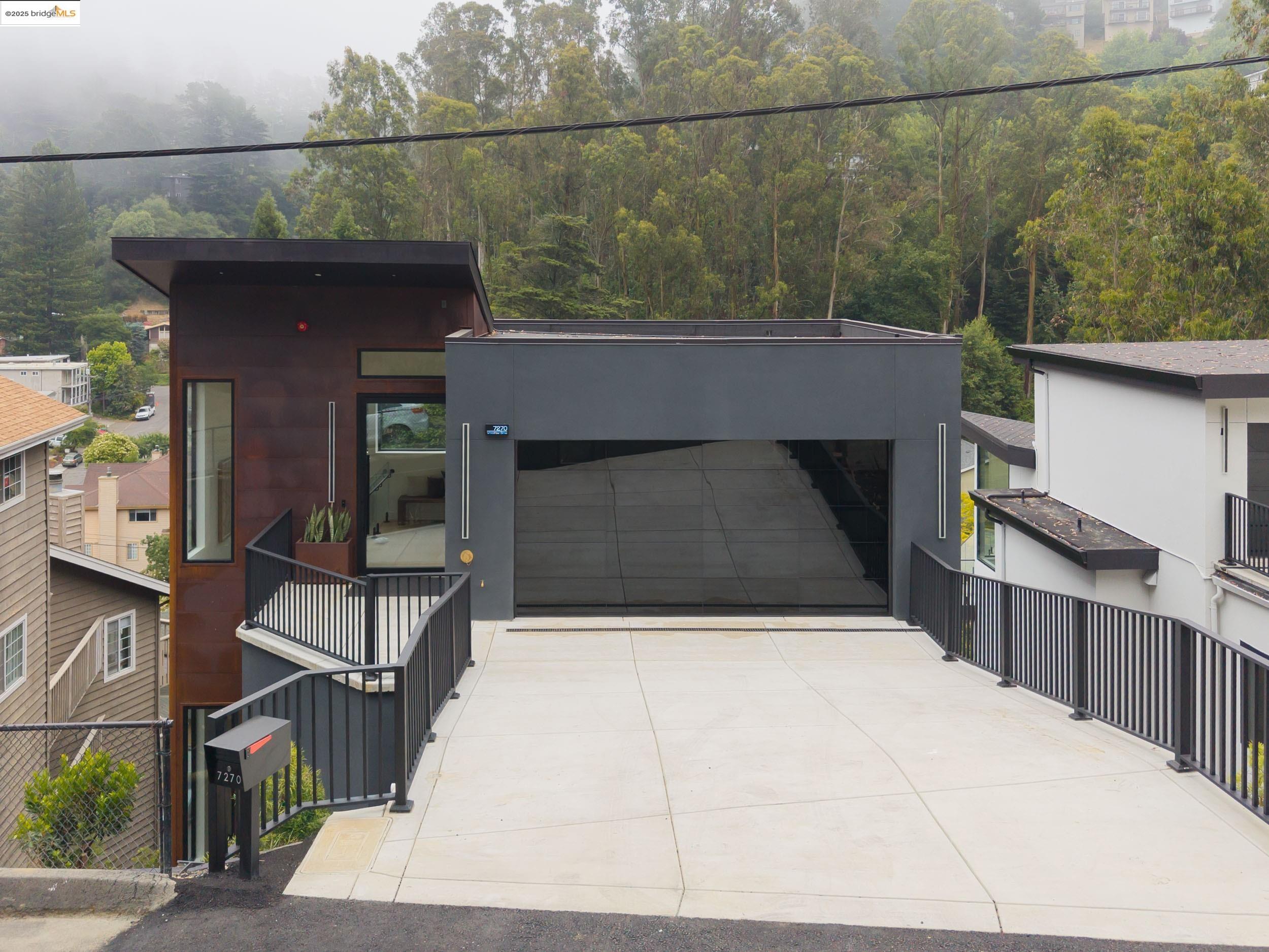 Detail Gallery Image 51 of 51 For 7270 Woodrow Dr, Oakland,  CA 94611 - 4 Beds | 3/1 Baths